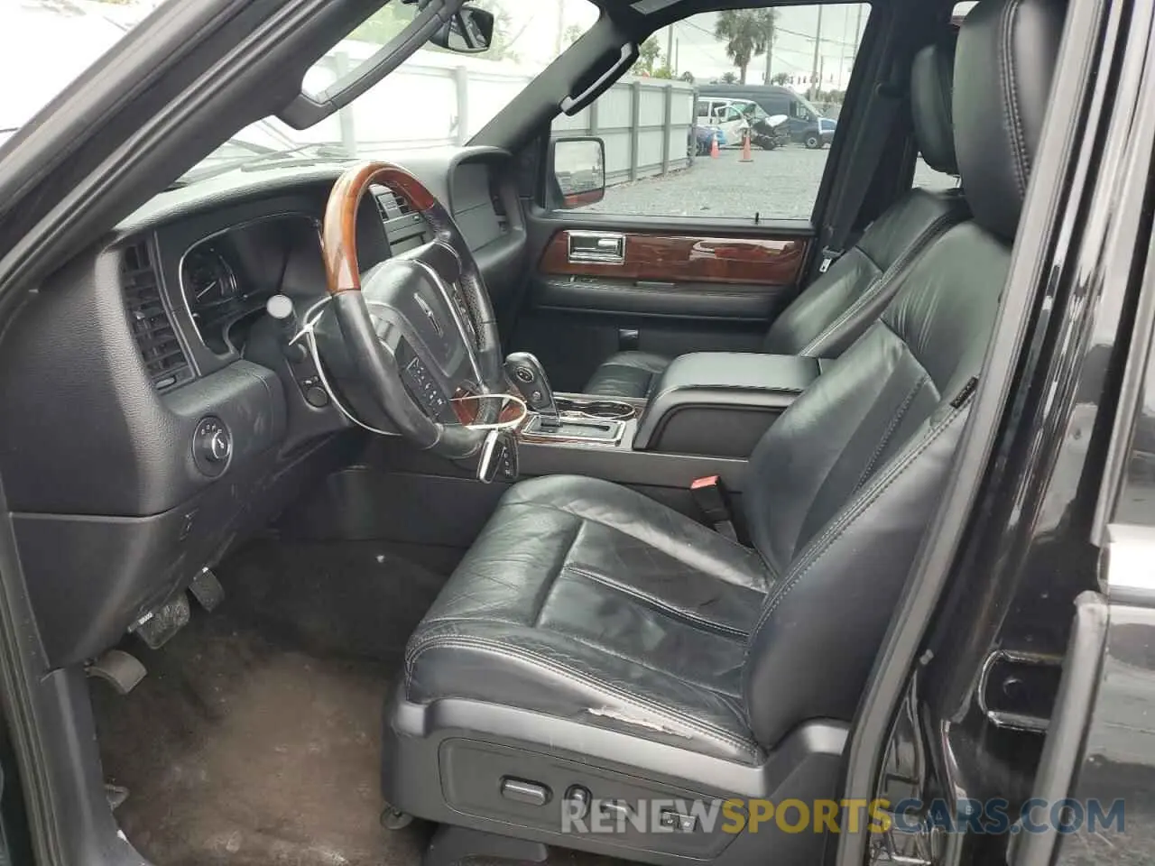 7 fotografías del automóvil dañado 5LMJJ2HT6FEJ03861 LINCOLN NAVIGATOR 2024