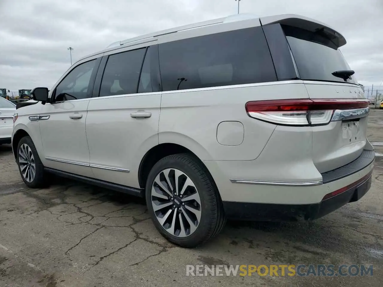 2 fotografías del automóvil dañado 5LMJJ2LG3REL01893 LINCOLN NAVIGATOR 2024
