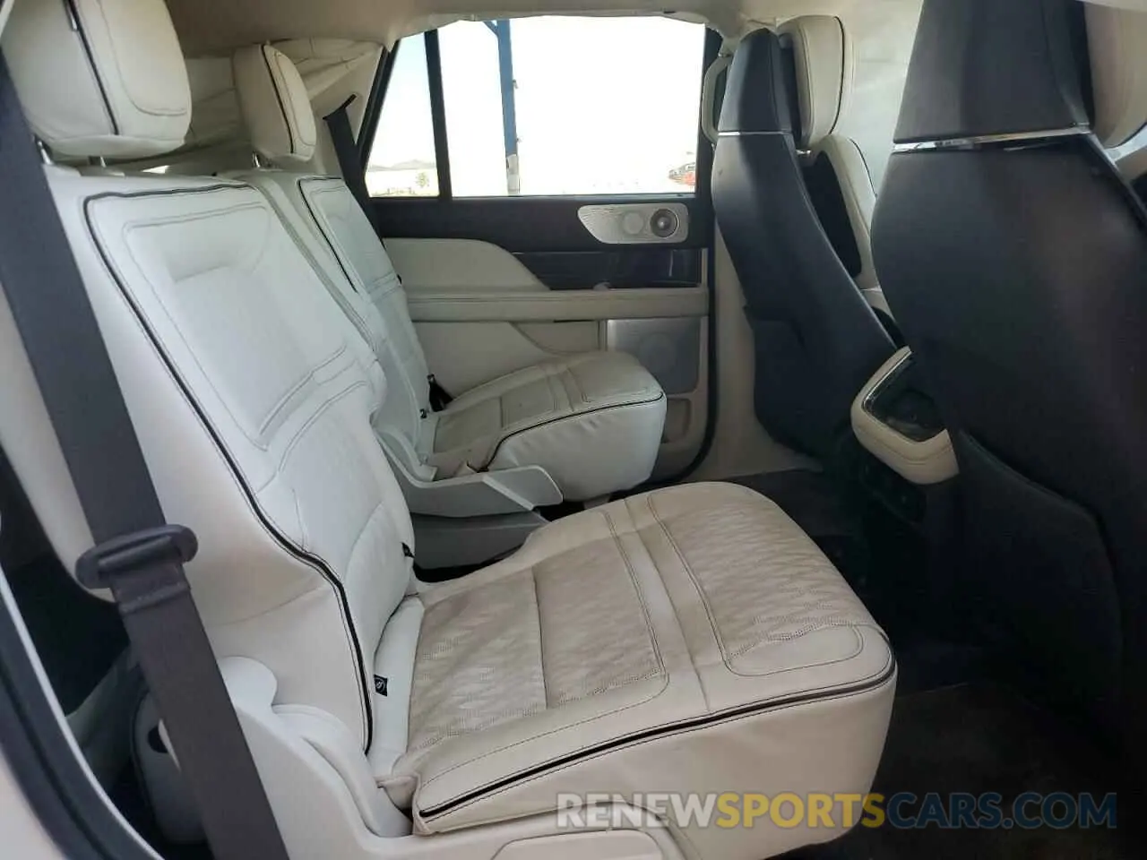 11 fotografías del automóvil dañado 5LMJJ2TGXREL10042 LINCOLN NAVIGATOR 2024