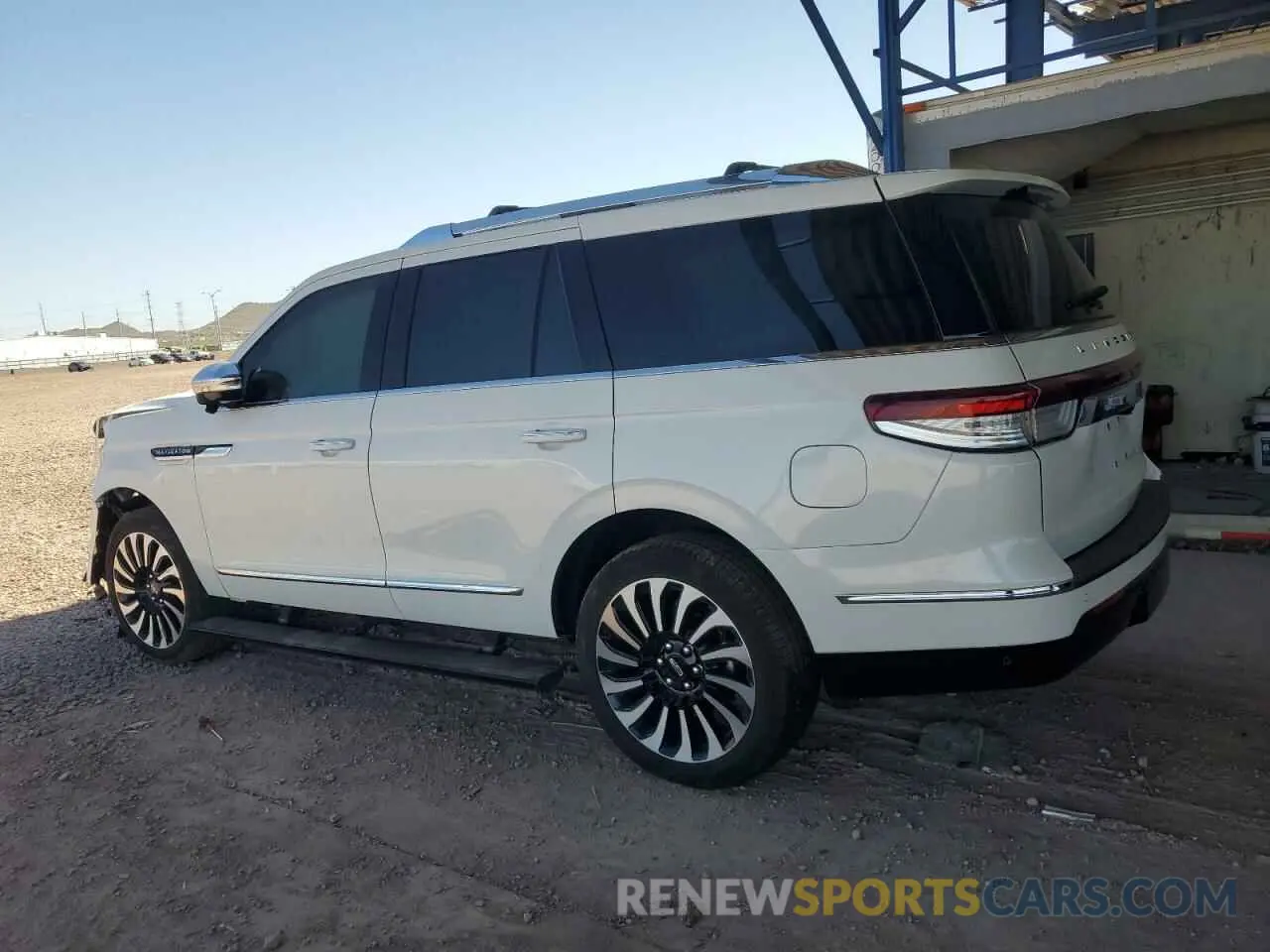 2 fotografías del automóvil dañado 5LMJJ2TGXREL10042 LINCOLN NAVIGATOR 2024