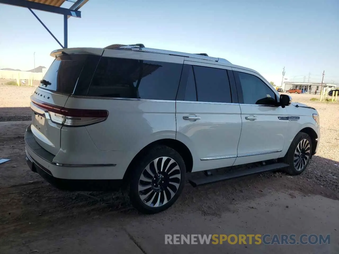 3 fotografías del automóvil dañado 5LMJJ2TGXREL10042 LINCOLN NAVIGATOR 2024