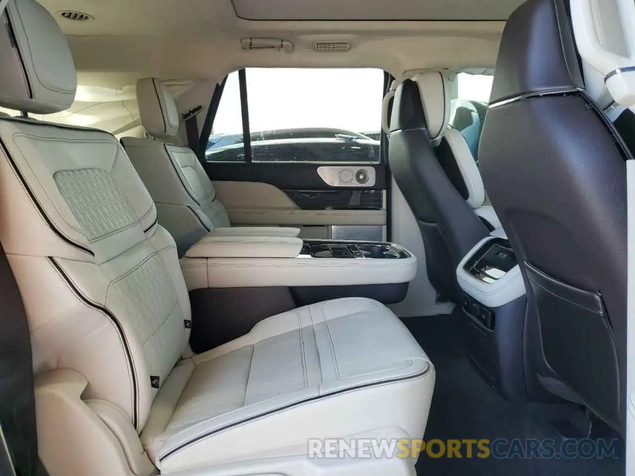 11 fotografías del automóvil dañado 5LMJJ3TG7REL07346 LINCOLN NAVIGATOR 2024