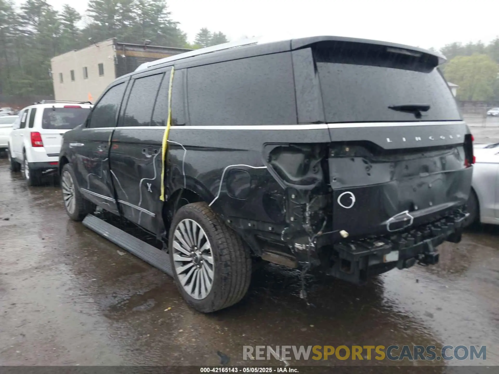 3 fotografías del automóvil dañado 5LMJJ3LT3KEL23451 LINCOLN NAVIGATOR L 2019