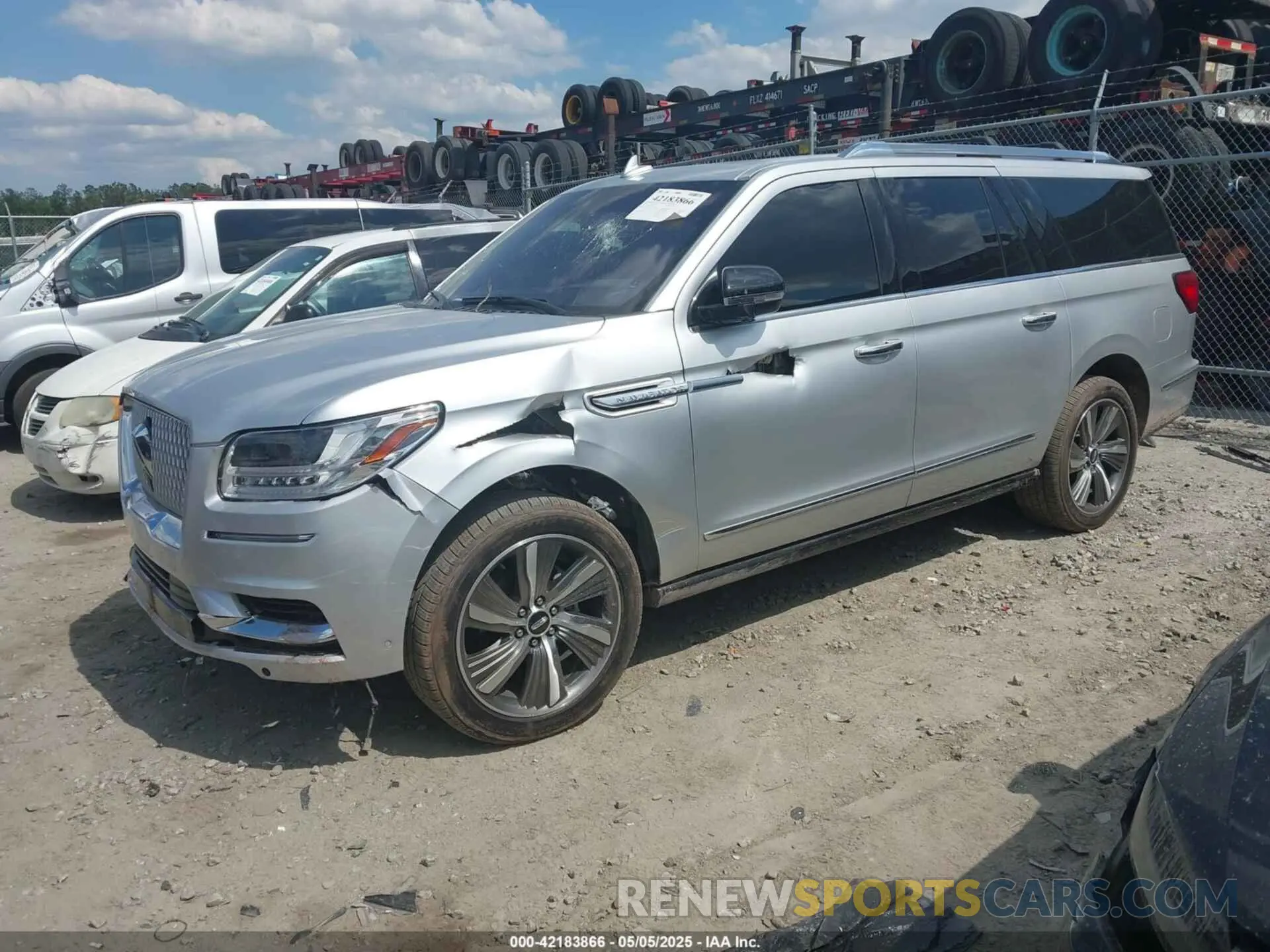 2 fotografías del automóvil dañado 5LMJJ3LT9KEL04872 LINCOLN NAVIGATOR L 2019