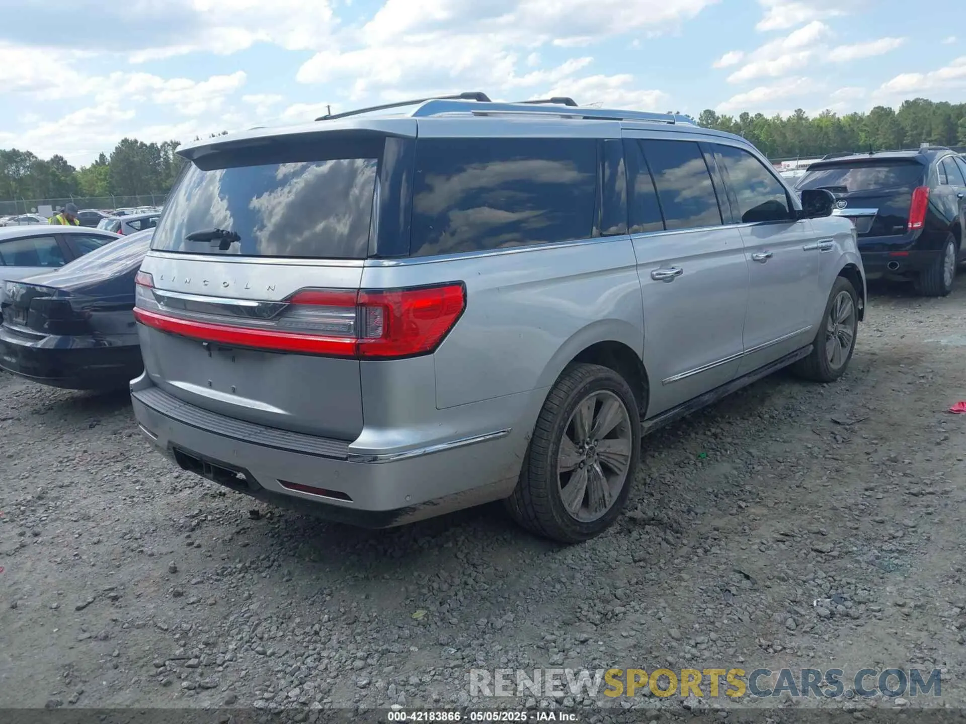 4 fotografías del automóvil dañado 5LMJJ3LT9KEL04872 LINCOLN NAVIGATOR L 2019
