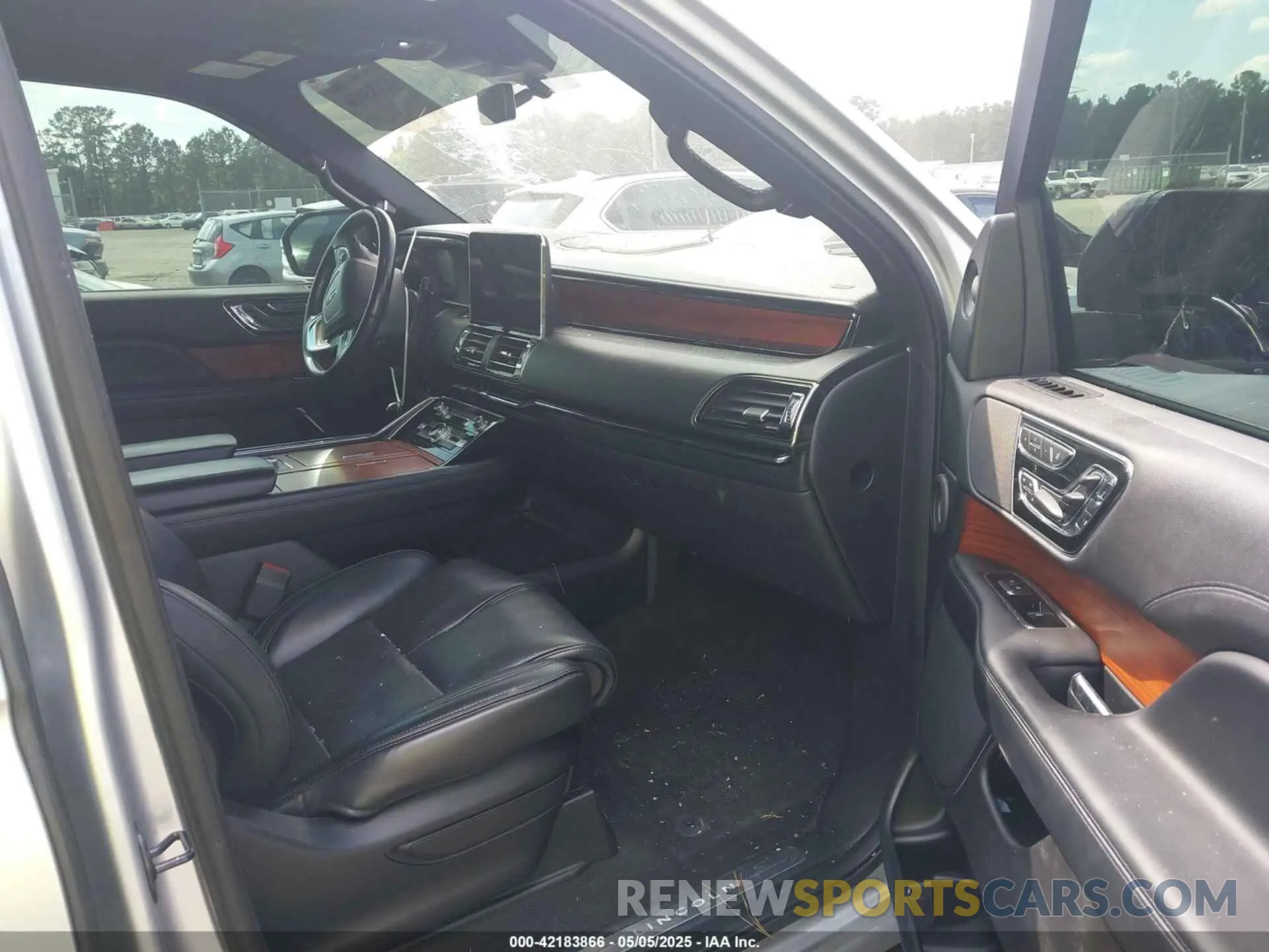 5 fotografías del automóvil dañado 5LMJJ3LT9KEL04872 LINCOLN NAVIGATOR L 2019