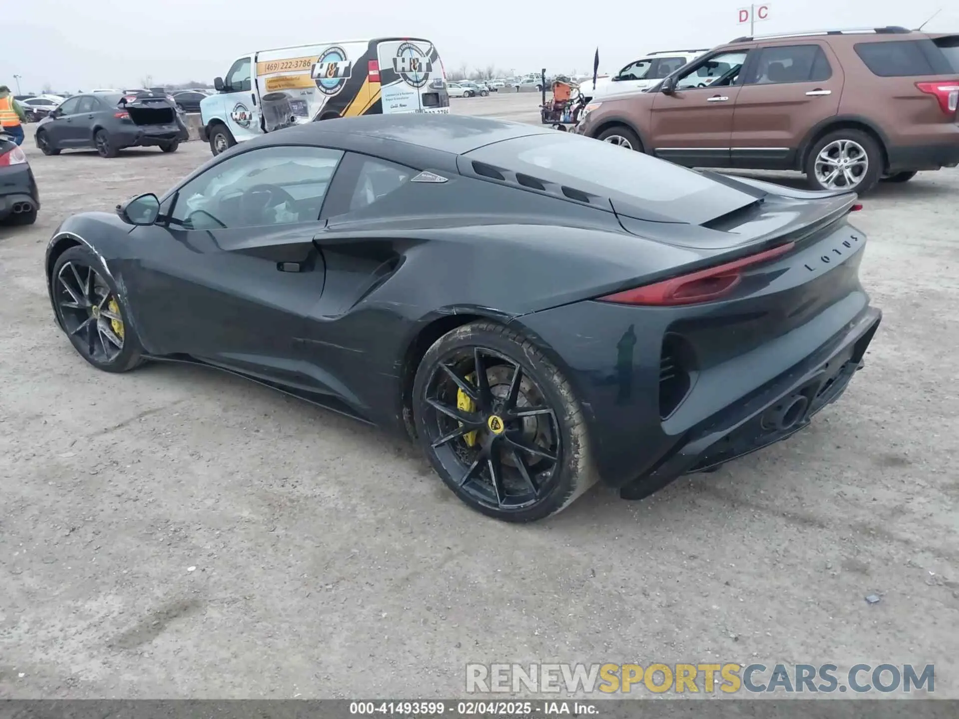 3 fotografías del automóvil dañado SCCLEKAXXRHA12761 LOTUS EMIRA 2024