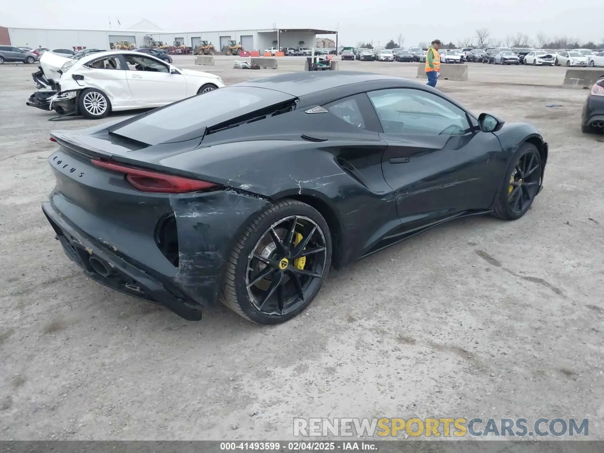 4 fotografías del automóvil dañado SCCLEKAXXRHA12761 LOTUS EMIRA 2024