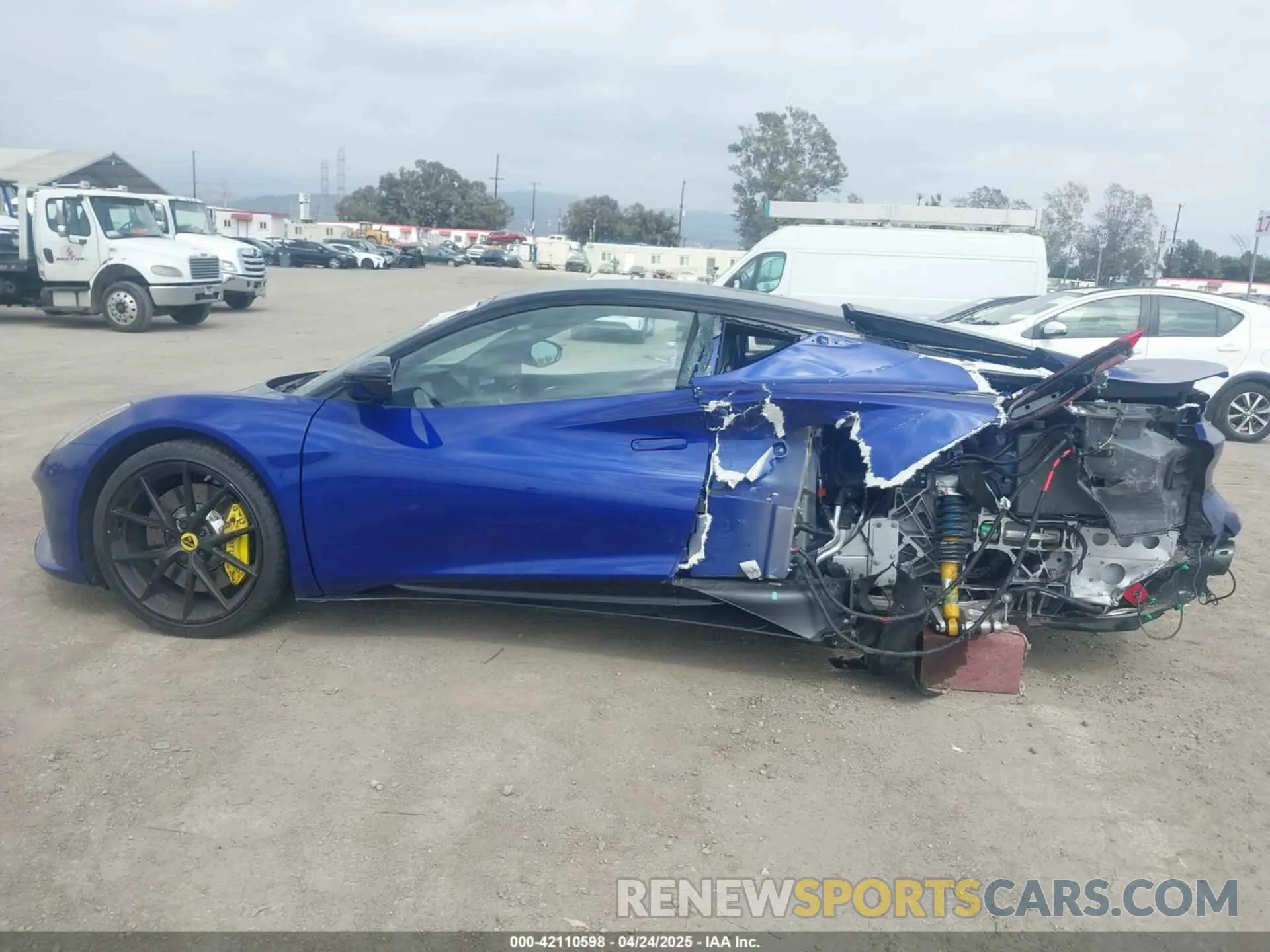 15 fotografías del automóvil dañado SCCLEKMX7RHB45196 LOTUS EMIRA 2024