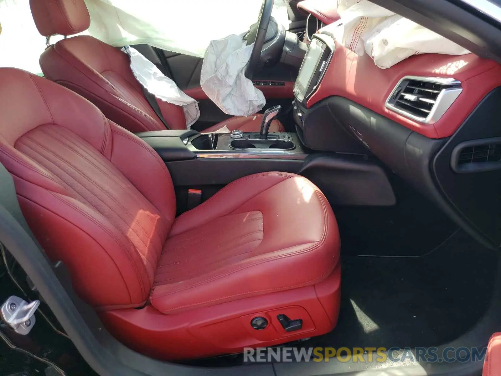 5 fotografías del automóvil dañado ZAM57XSA9K1311046 MASERATI ALL MODELS 2019