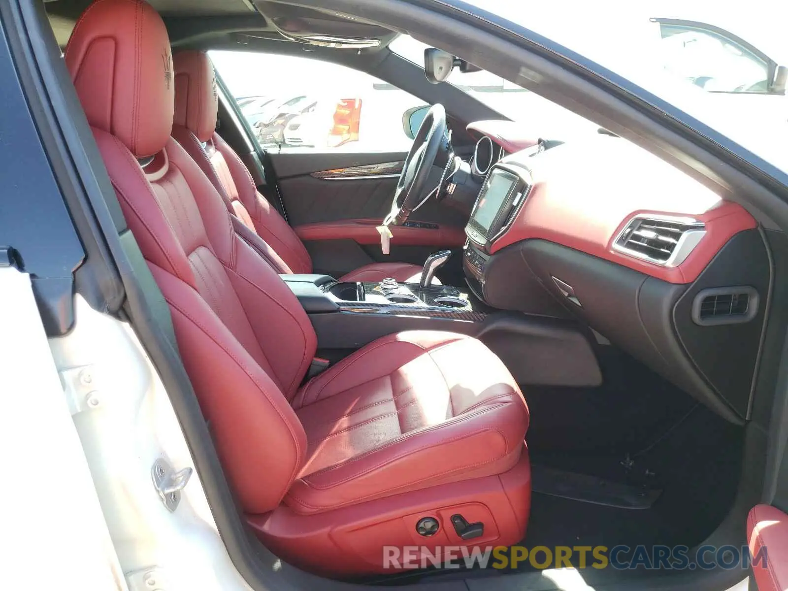5 fotografías del automóvil dañado ZAM57XSS5K1335238 MASERATI ALL MODELS 2019