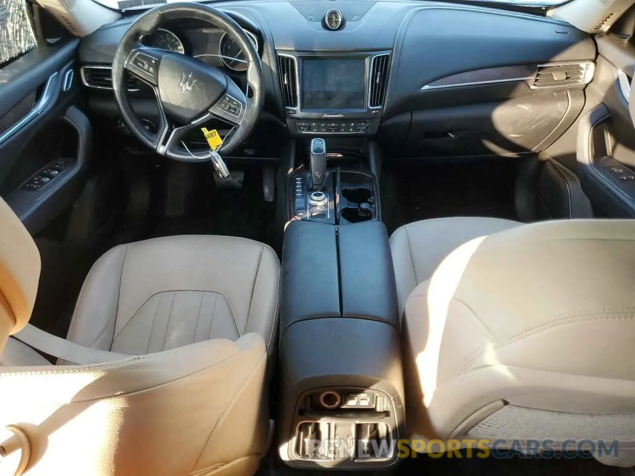 8 fotografías del automóvil dañado ZN661XUA1KX308368 MASERATI ALL MODELS 2019