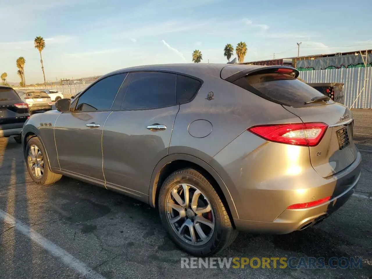 2 fotografías del automóvil dañado ZN661XUA3KX322627 MASERATI ALL MODELS 2019