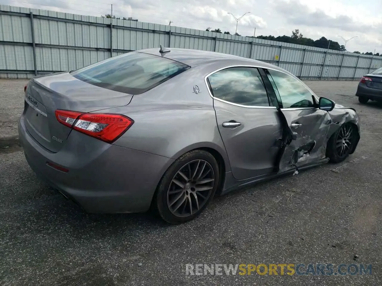 3 fotografías del automóvil dañado ZAM57YSA0L1341379 MASERATI ALL MODELS 2020
