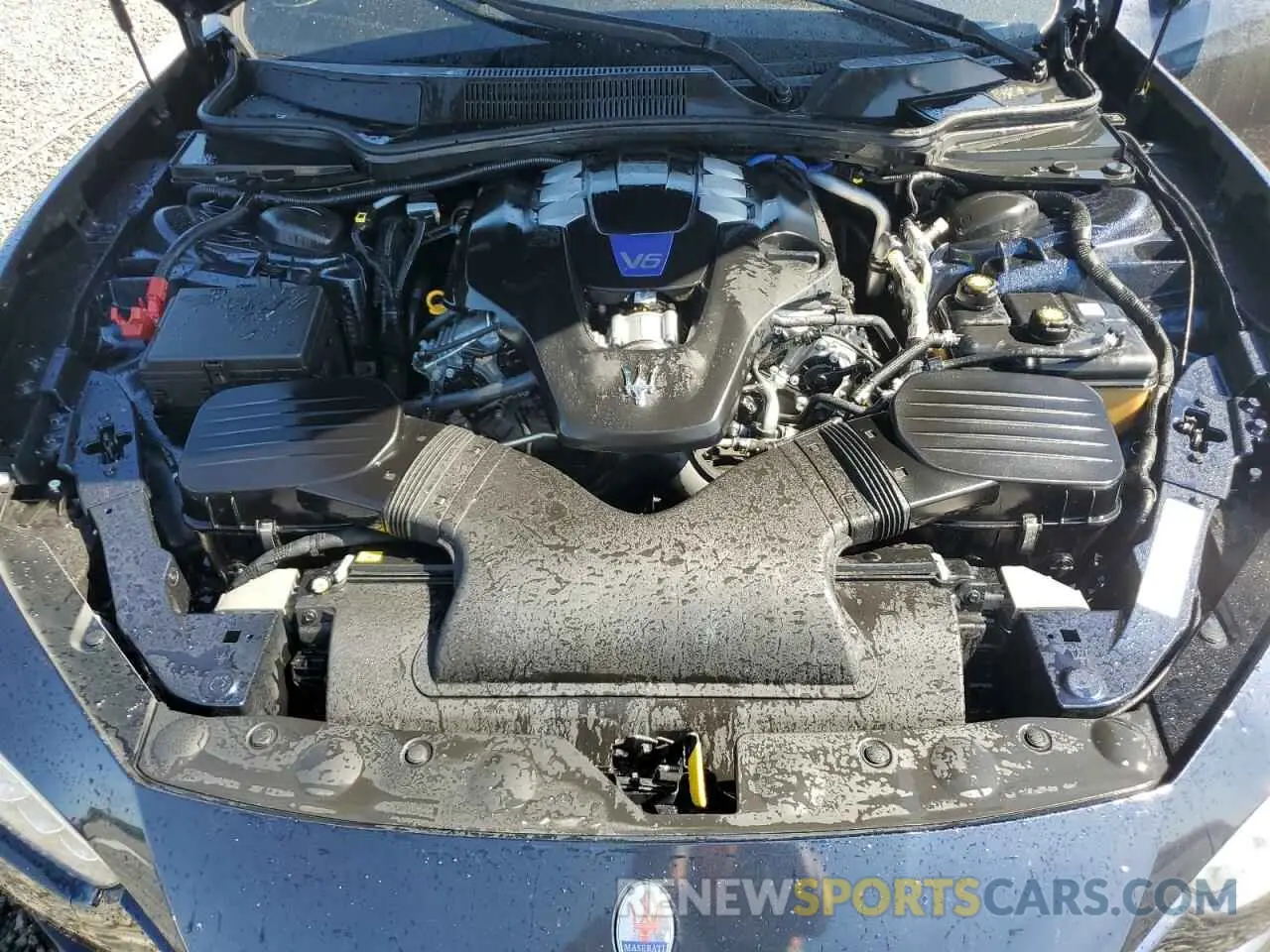 11 fotografías del automóvil dañado ZAM57YSAXL1349232 MASERATI ALL MODELS 2020