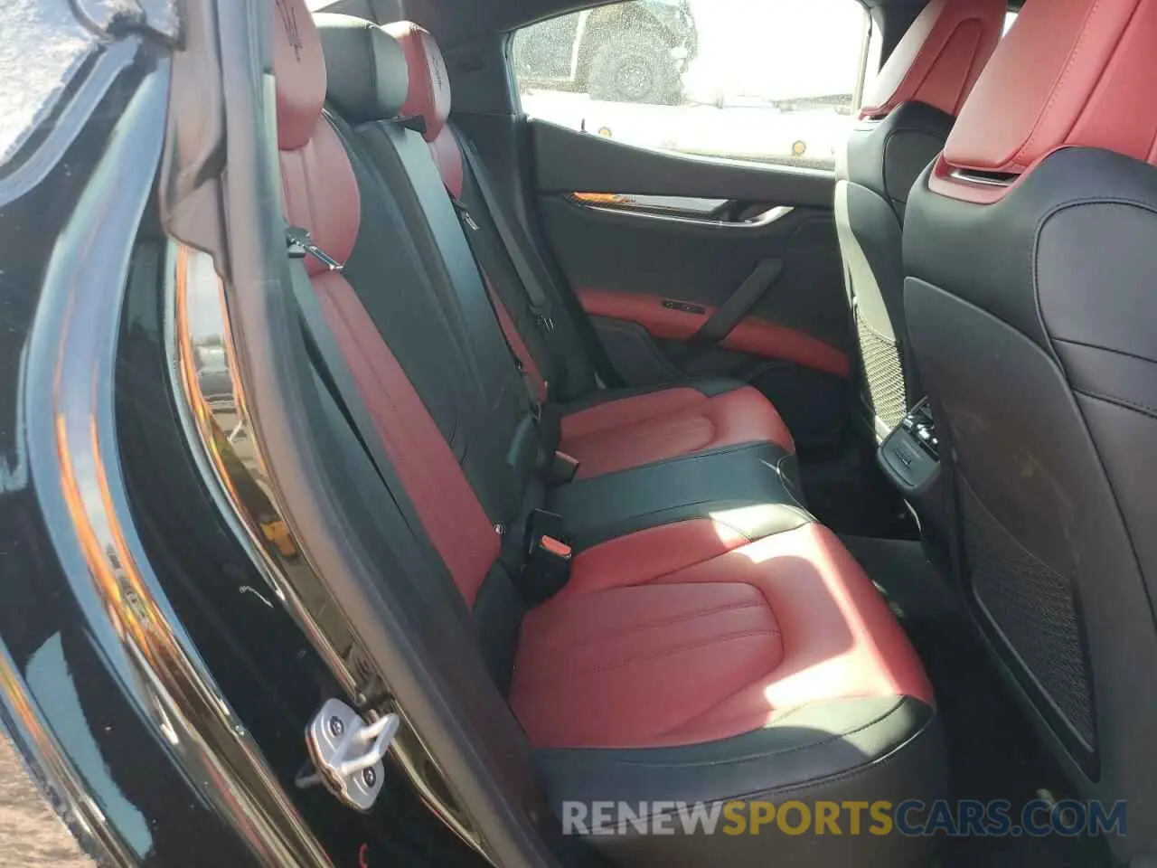 10 fotografías del automóvil dañado ZAM57YTS1L1351135 MASERATI ALL MODELS 2020