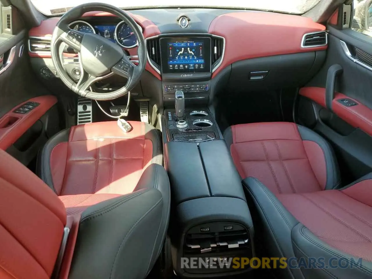 8 fotografías del automóvil dañado ZAM57YTS1L1351135 MASERATI ALL MODELS 2020