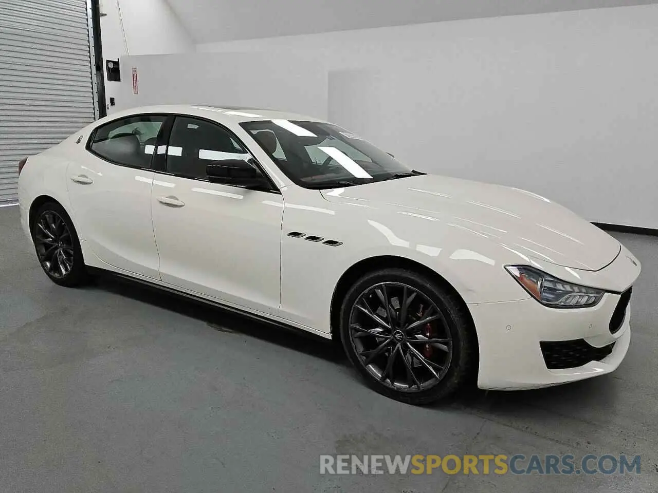 4 fotografías del automóvil dañado ZAM57YSA6M1360181 MASERATI ALL MODELS 2021