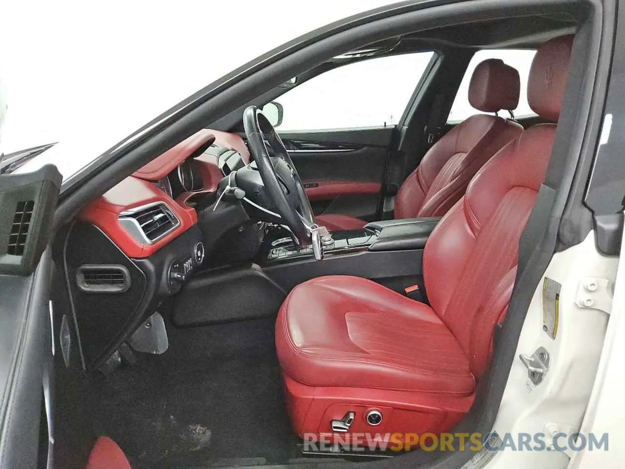 7 fotografías del automóvil dañado ZAM57YSA6M1360181 MASERATI ALL MODELS 2021
