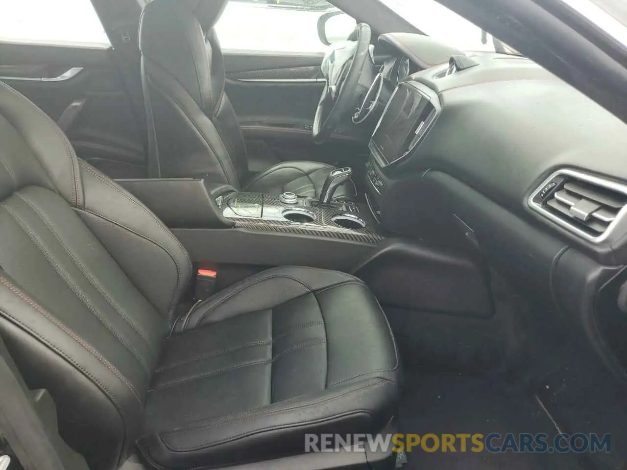 5 fotografías del automóvil dañado ZAM57YSS3M1360843 MASERATI ALL MODELS 2021