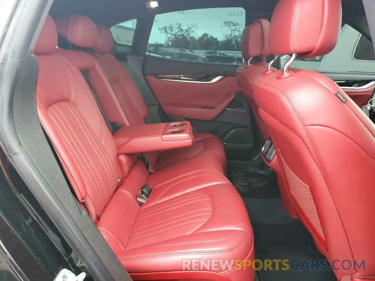 11 fotografías del automóvil dañado ZN661XUA2MX359669 MASERATI ALL MODELS 2021