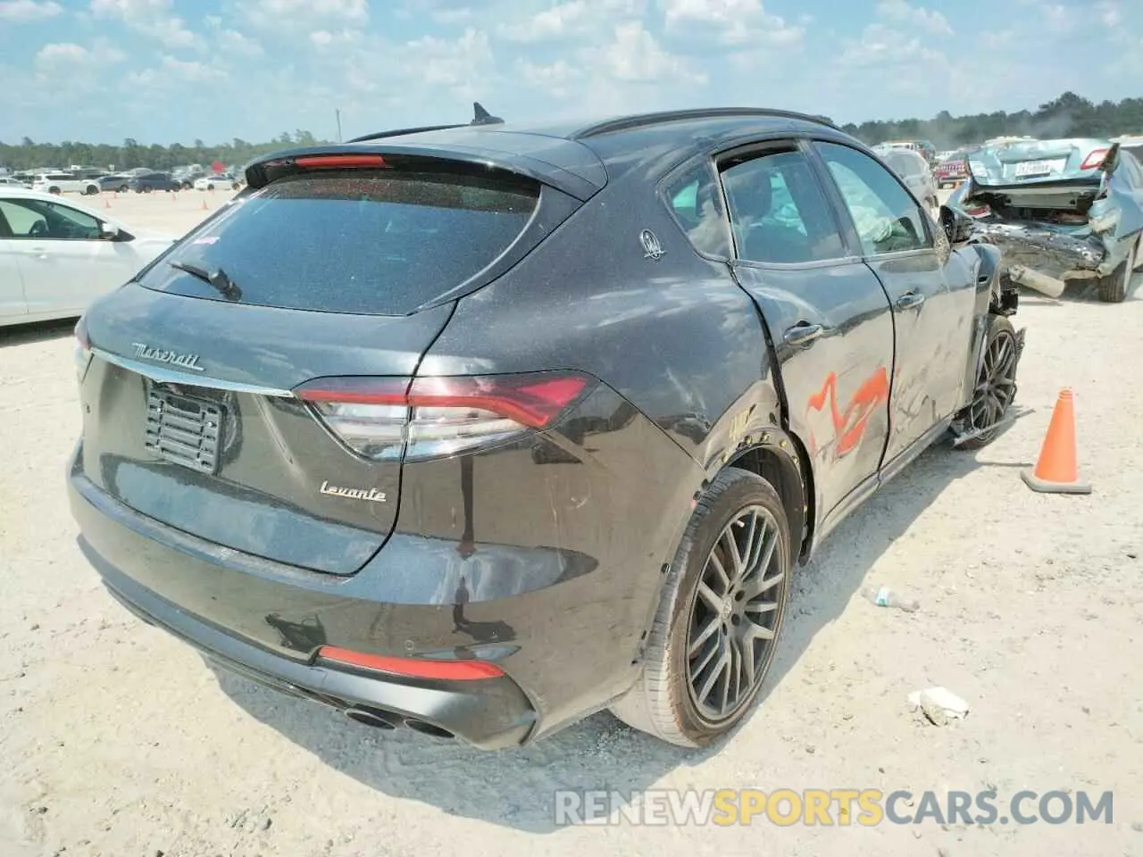 4 fotografías del automóvil dañado ZN661XUA9MX357840 MASERATI ALL MODELS 2021