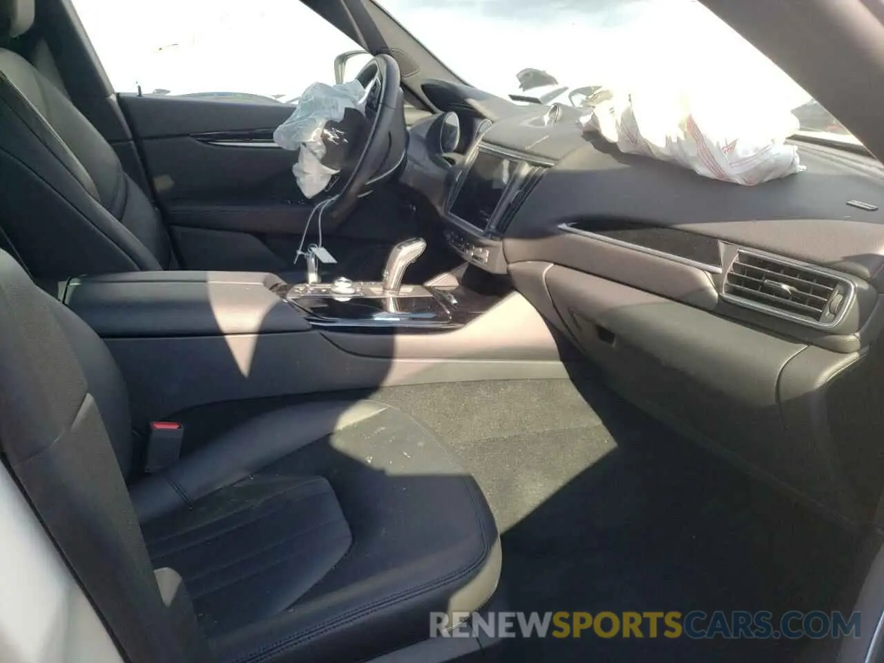 5 fotografías del automóvil dañado ZN661XUAXMX357801 MASERATI ALL MODELS 2021