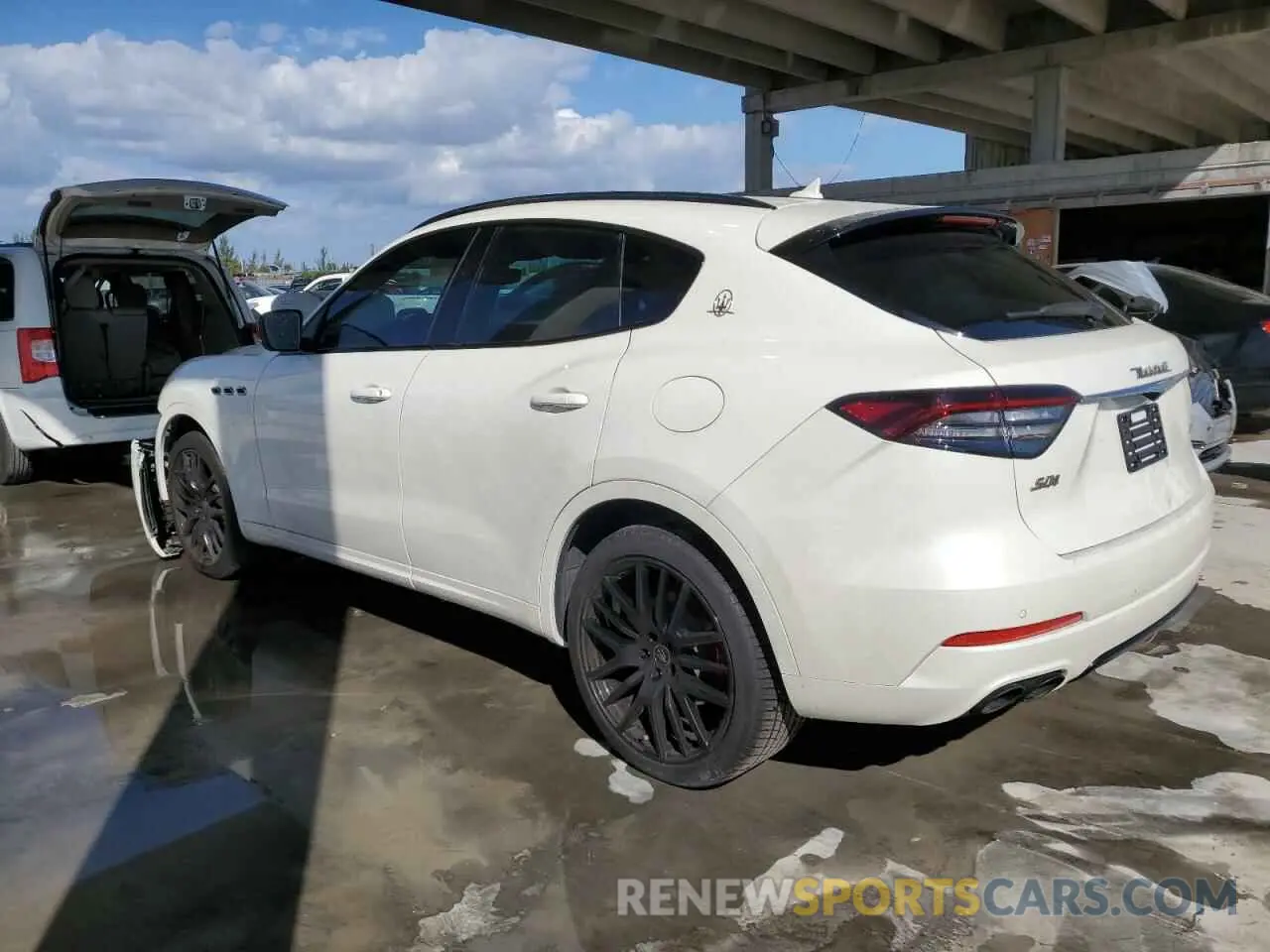 2 fotografías del automóvil dañado ZN661YUA5MX377539 MASERATI ALL MODELS 2021