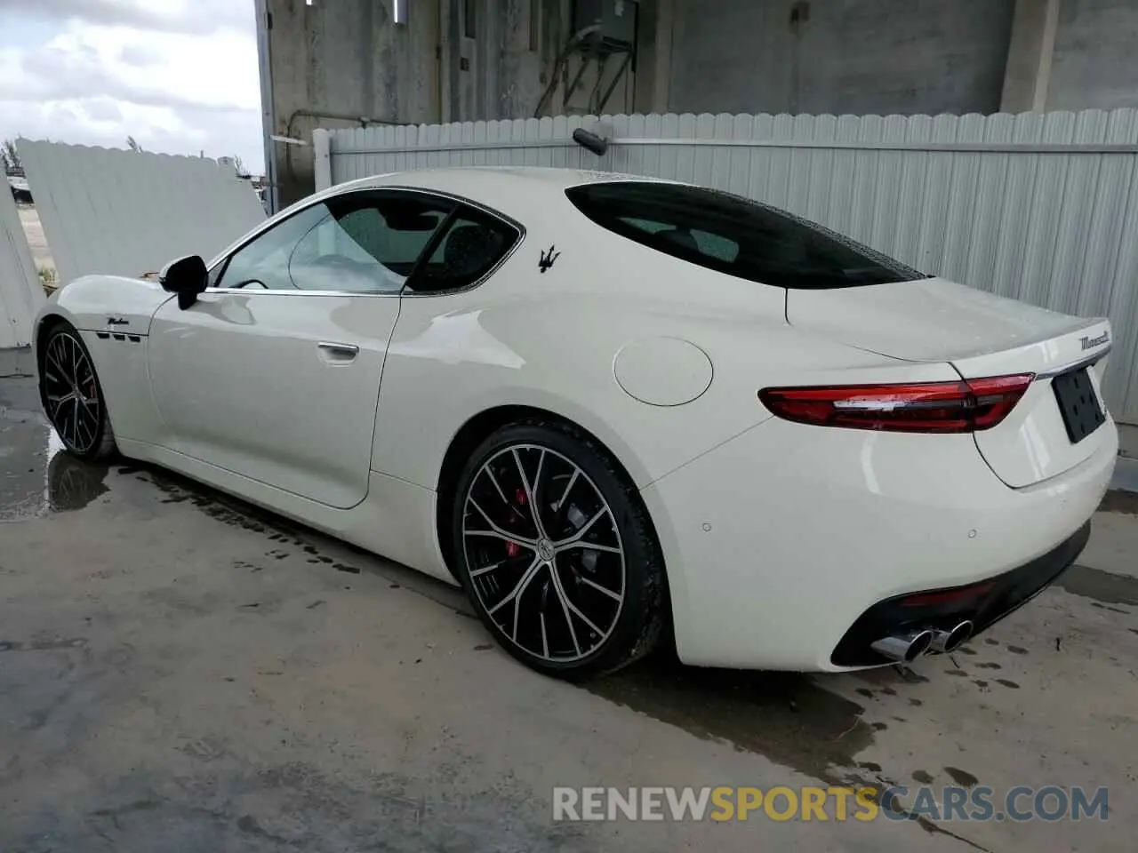 2 fotografías del automóvil dañado ZAMBMVBB6RX435887 MASERATI ALL MODELS 2024