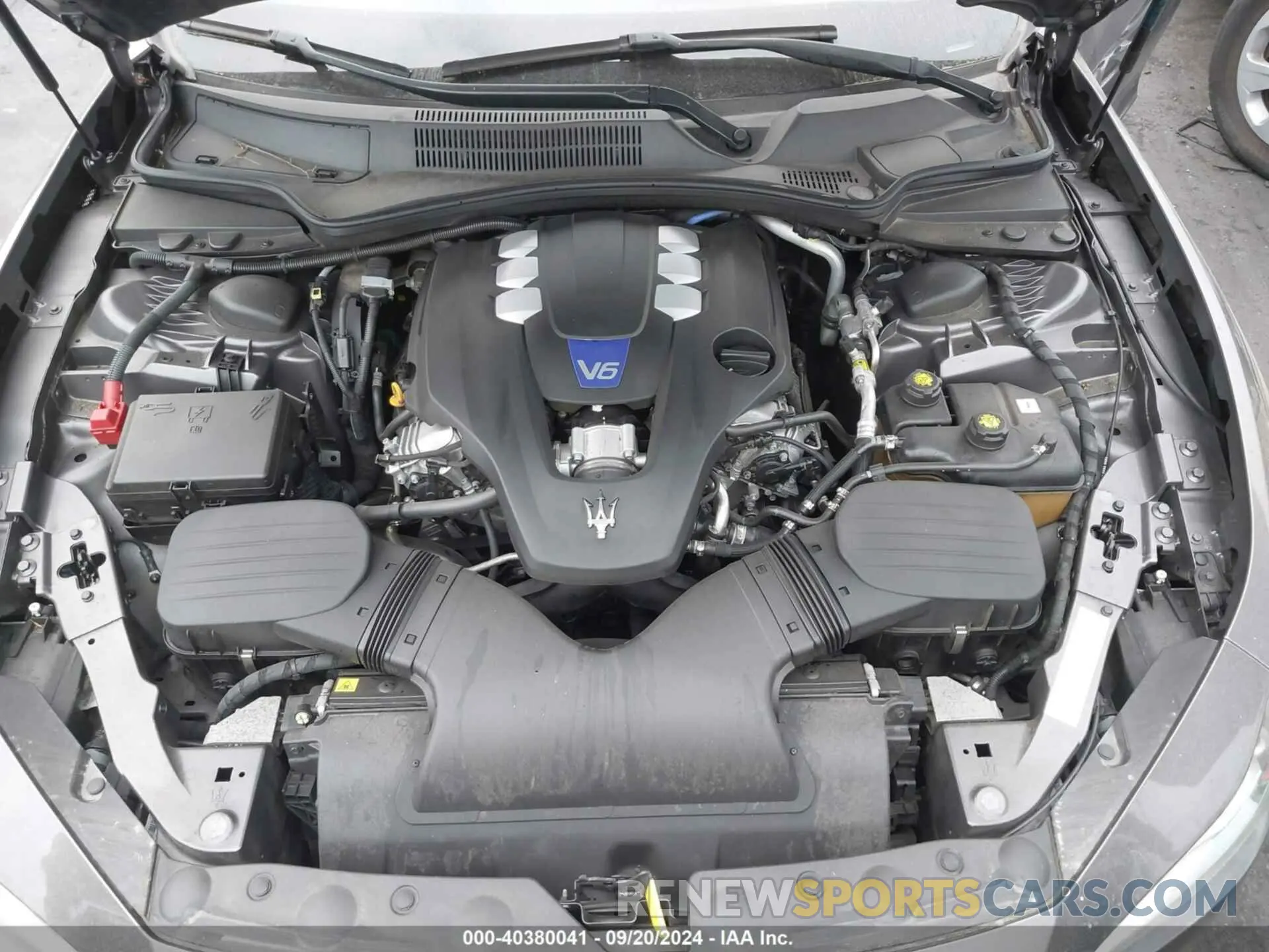 10 fotografías del automóvil dañado ZAM57YSAXK1334096 MASERATI GHIBLI 2019