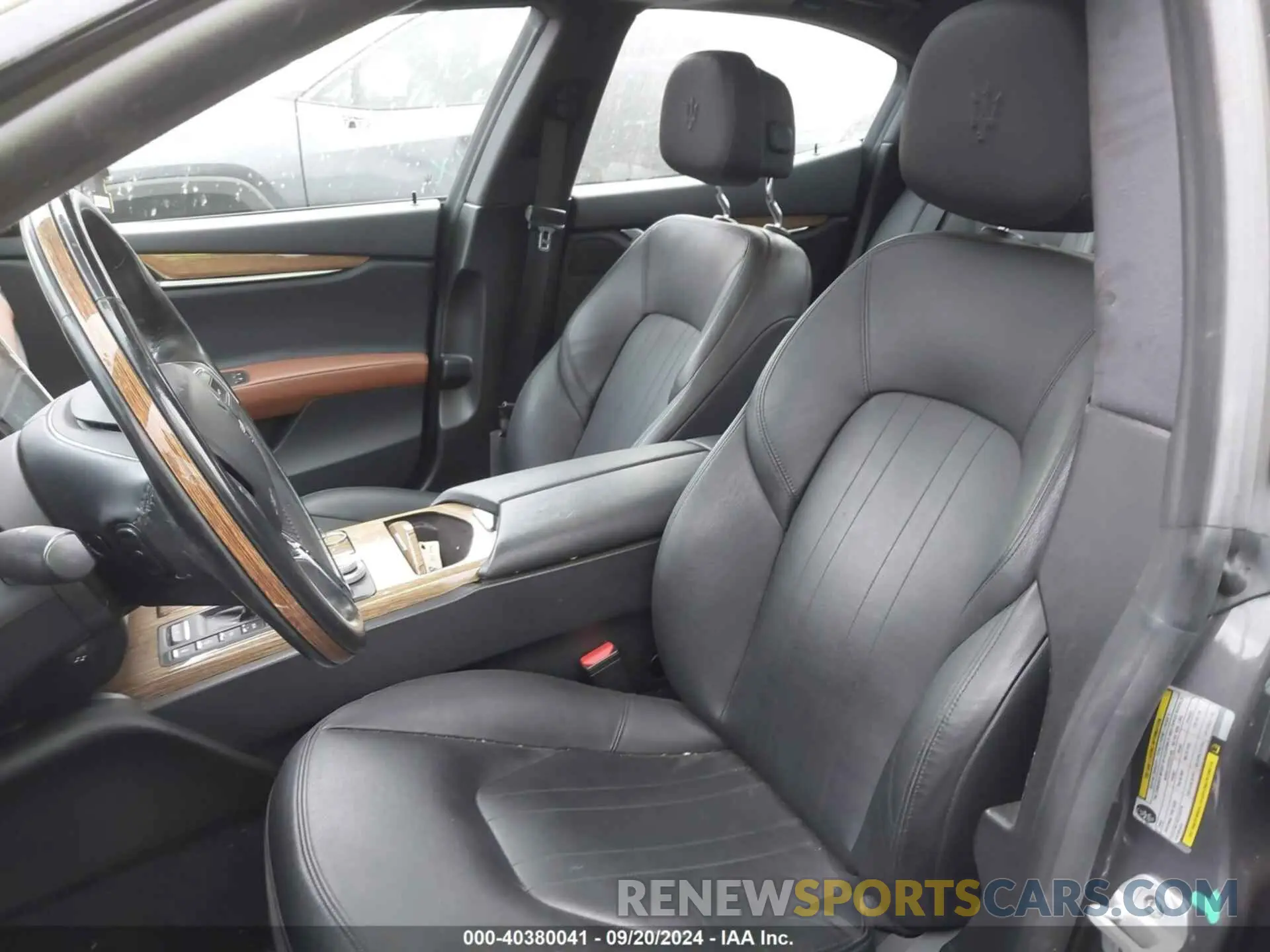 19 fotografías del automóvil dañado ZAM57YSAXK1334096 MASERATI GHIBLI 2019