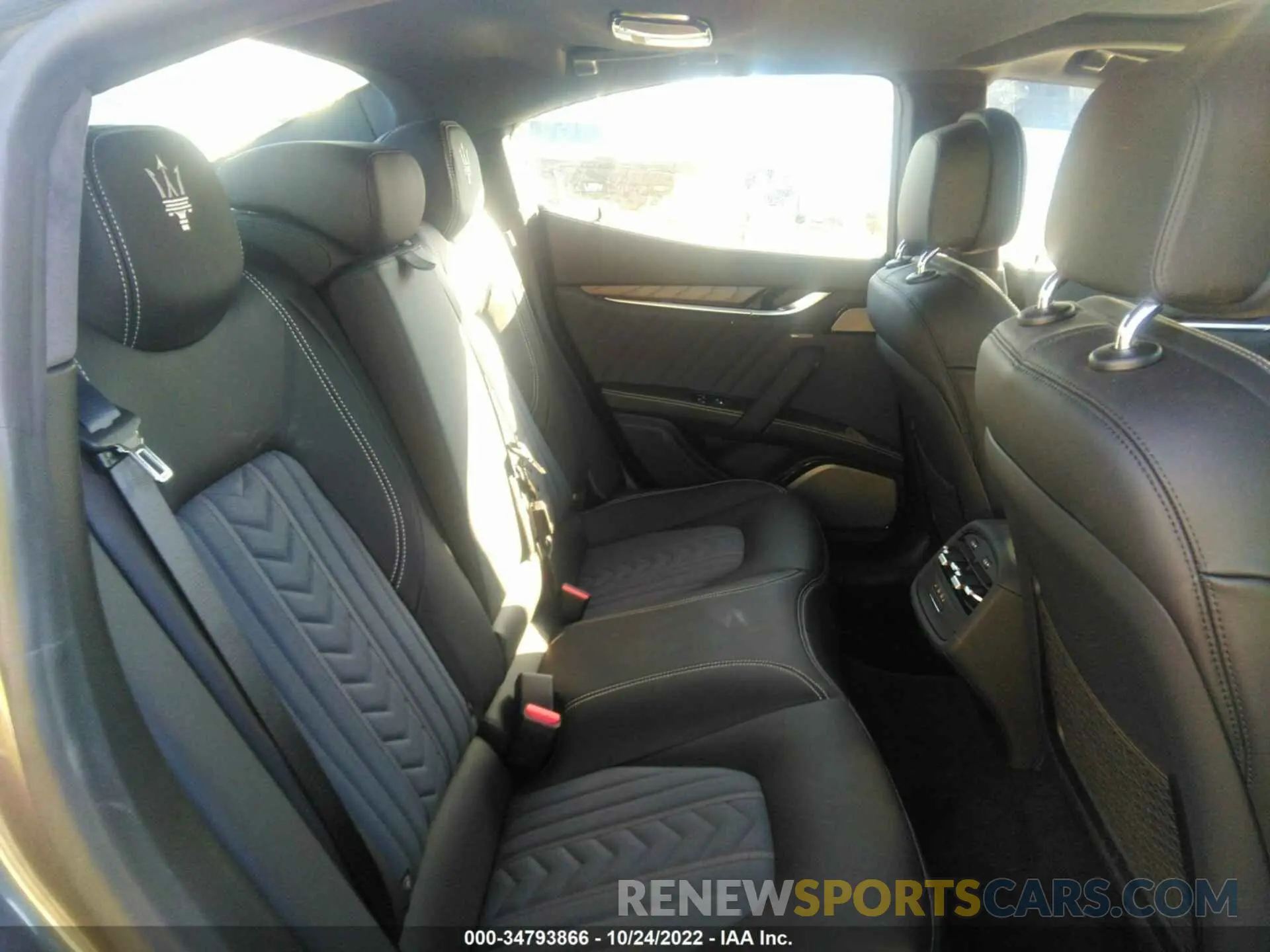 8 fotografías del automóvil dañado ZAM57YSL6K1338602 MASERATI GHIBLI 2019