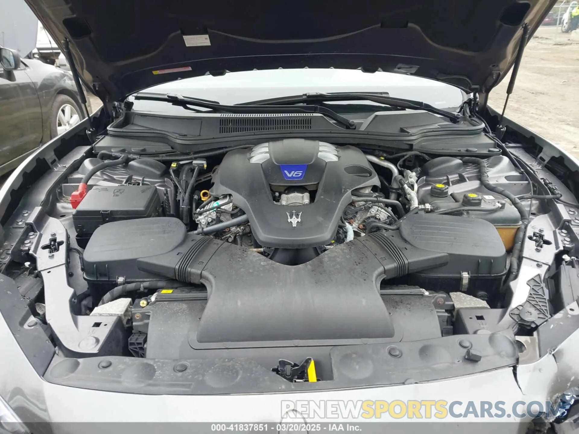 10 fotografías del automóvil dañado ZAM57YTA2K1315430 MASERATI GHIBLI 2019