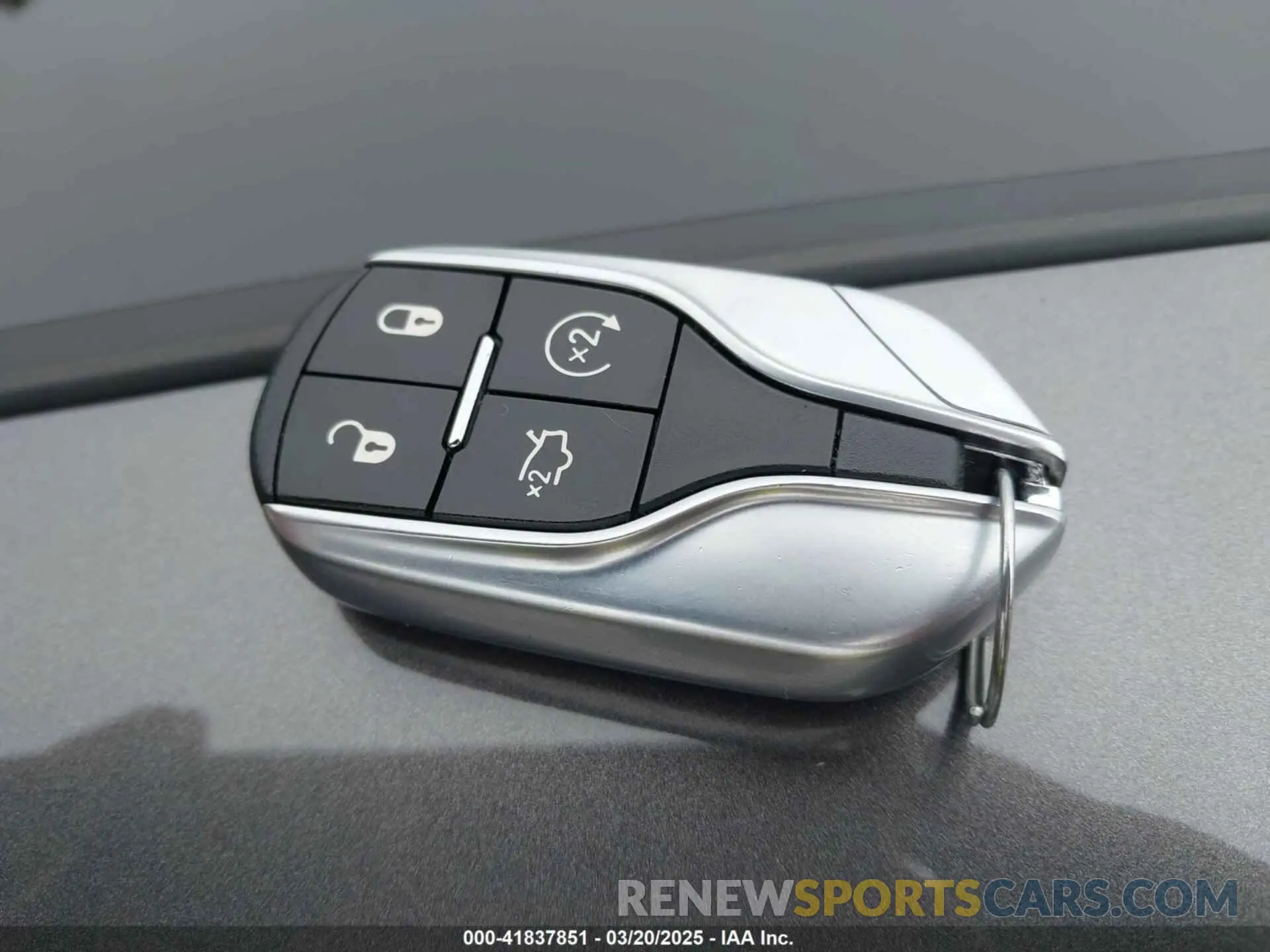 11 fotografías del automóvil dañado ZAM57YTA2K1315430 MASERATI GHIBLI 2019