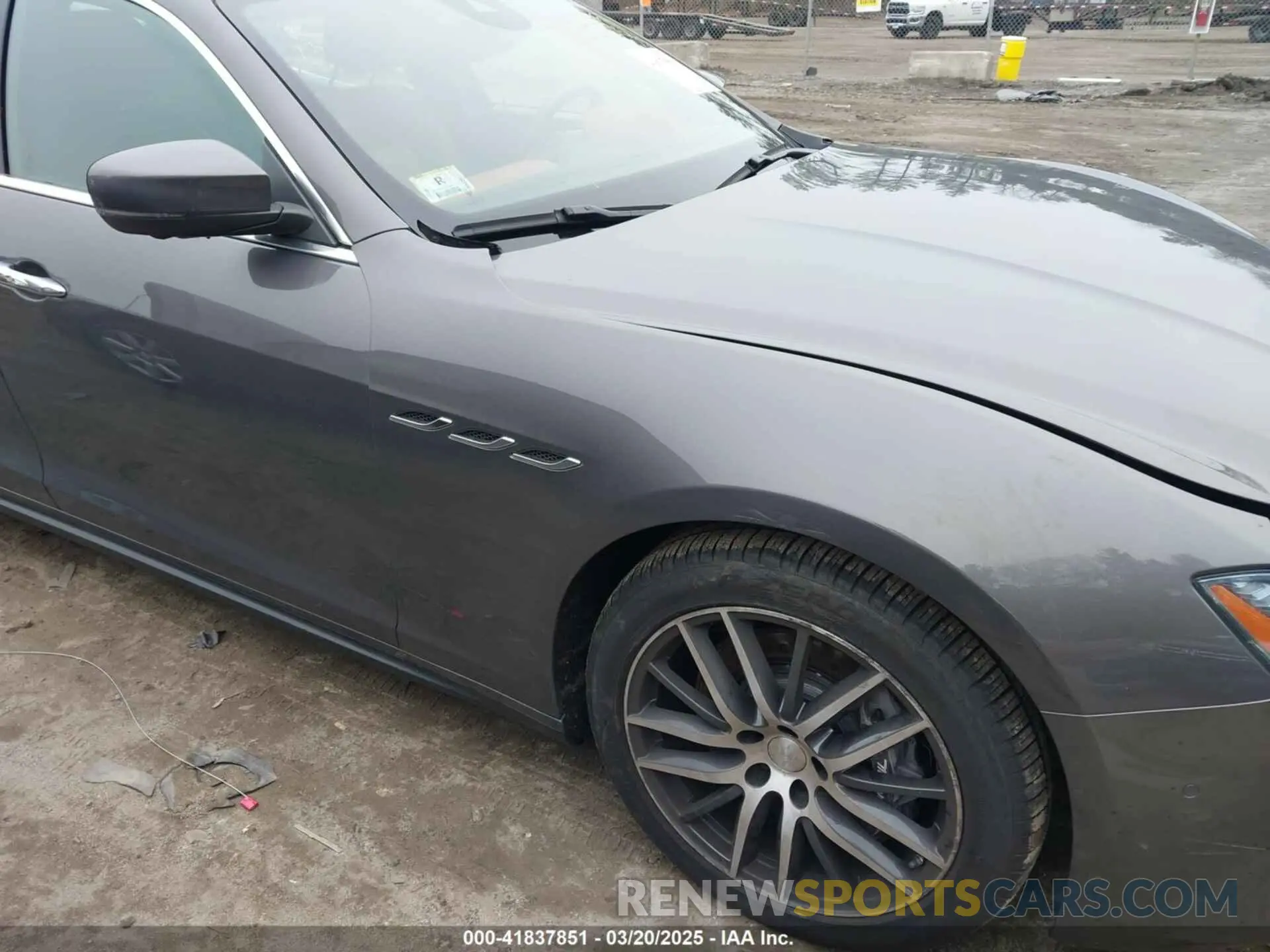 17 fotografías del automóvil dañado ZAM57YTA2K1315430 MASERATI GHIBLI 2019