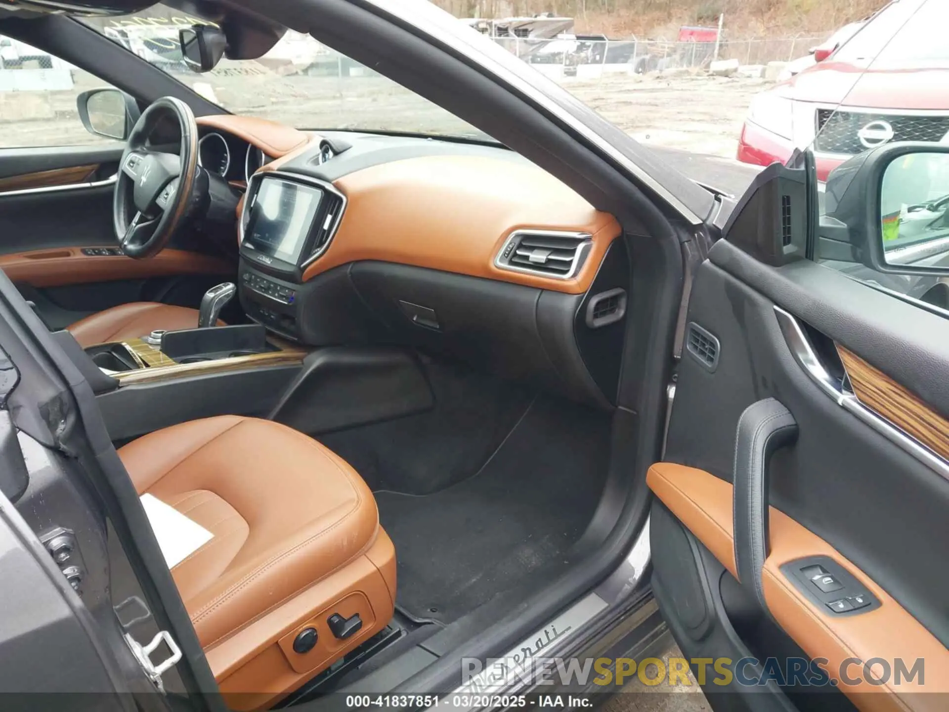 5 fotografías del automóvil dañado ZAM57YTA2K1315430 MASERATI GHIBLI 2019