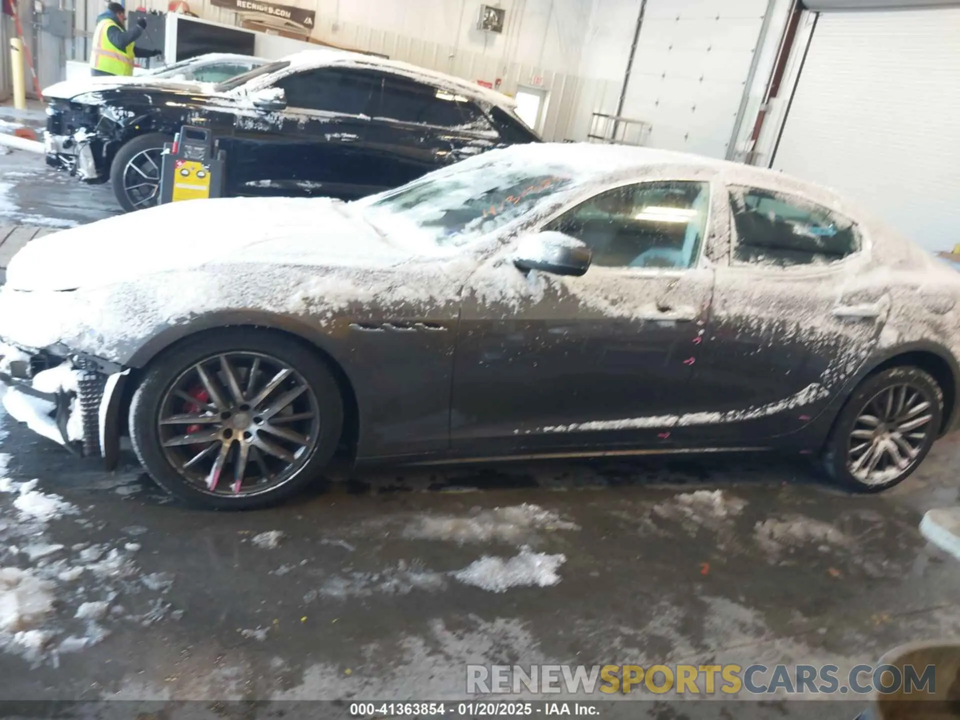 14 fotografías del automóvil dañado ZAM57YTA5K1334070 MASERATI GHIBLI 2019