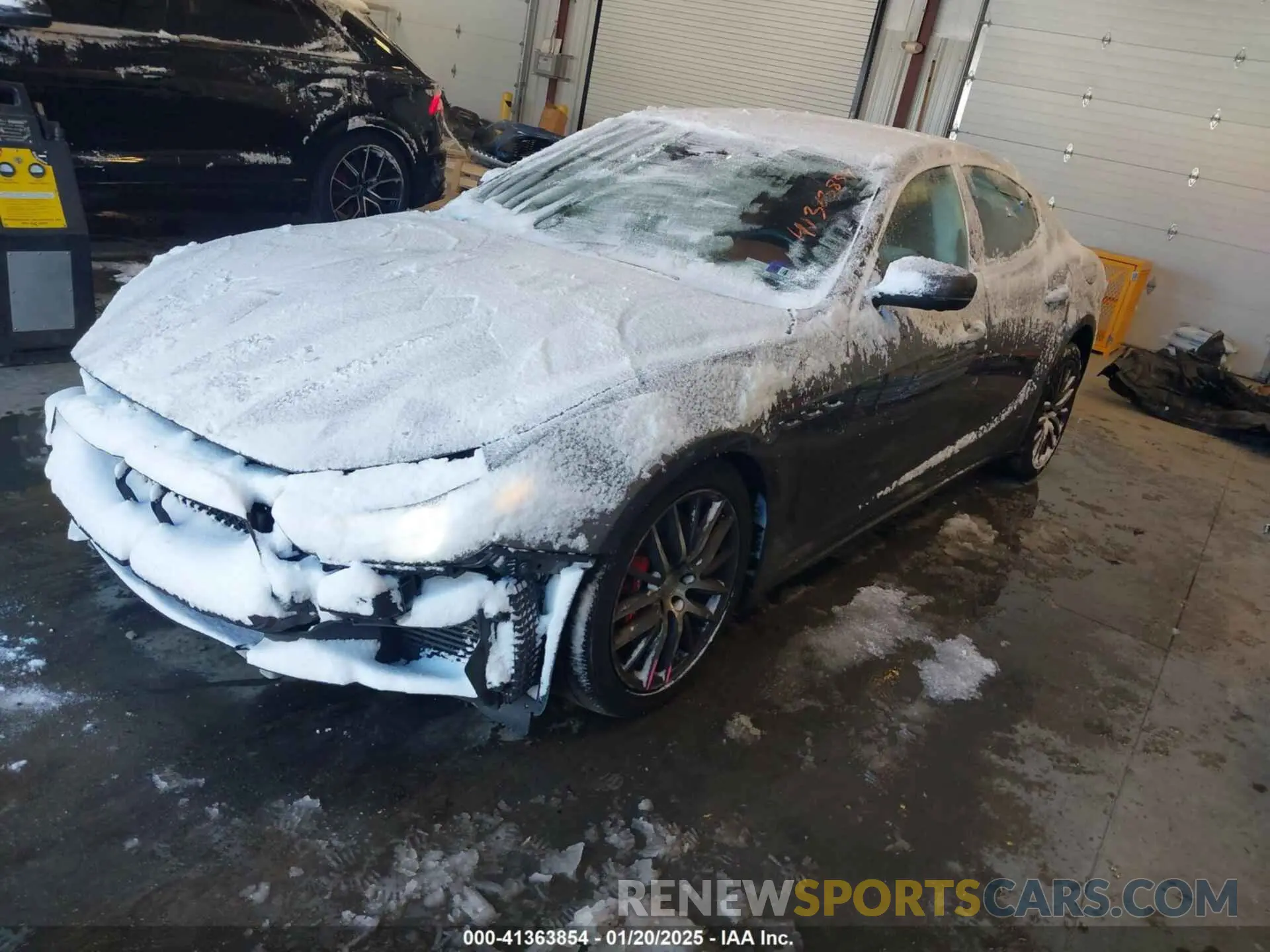 2 fotografías del automóvil dañado ZAM57YTA5K1334070 MASERATI GHIBLI 2019