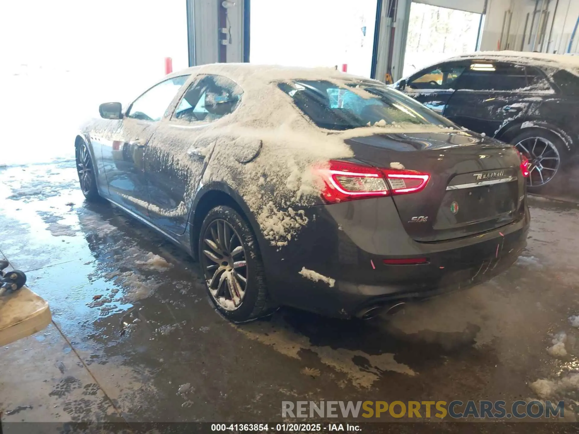 3 fotografías del automóvil dañado ZAM57YTA5K1334070 MASERATI GHIBLI 2019