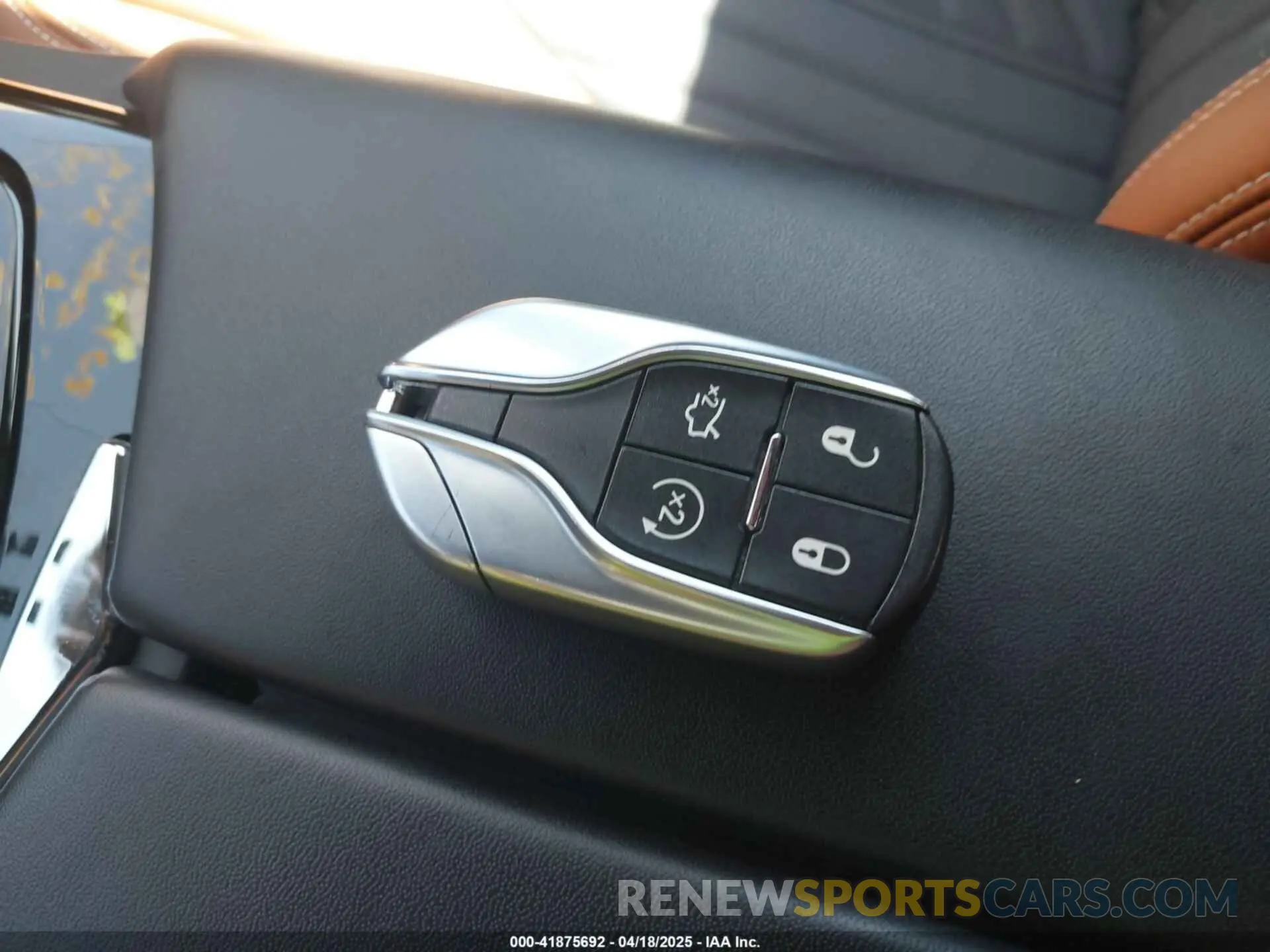 11 fotografías del automóvil dañado ZAM57YTLXK1338200 MASERATI GHIBLI 2019