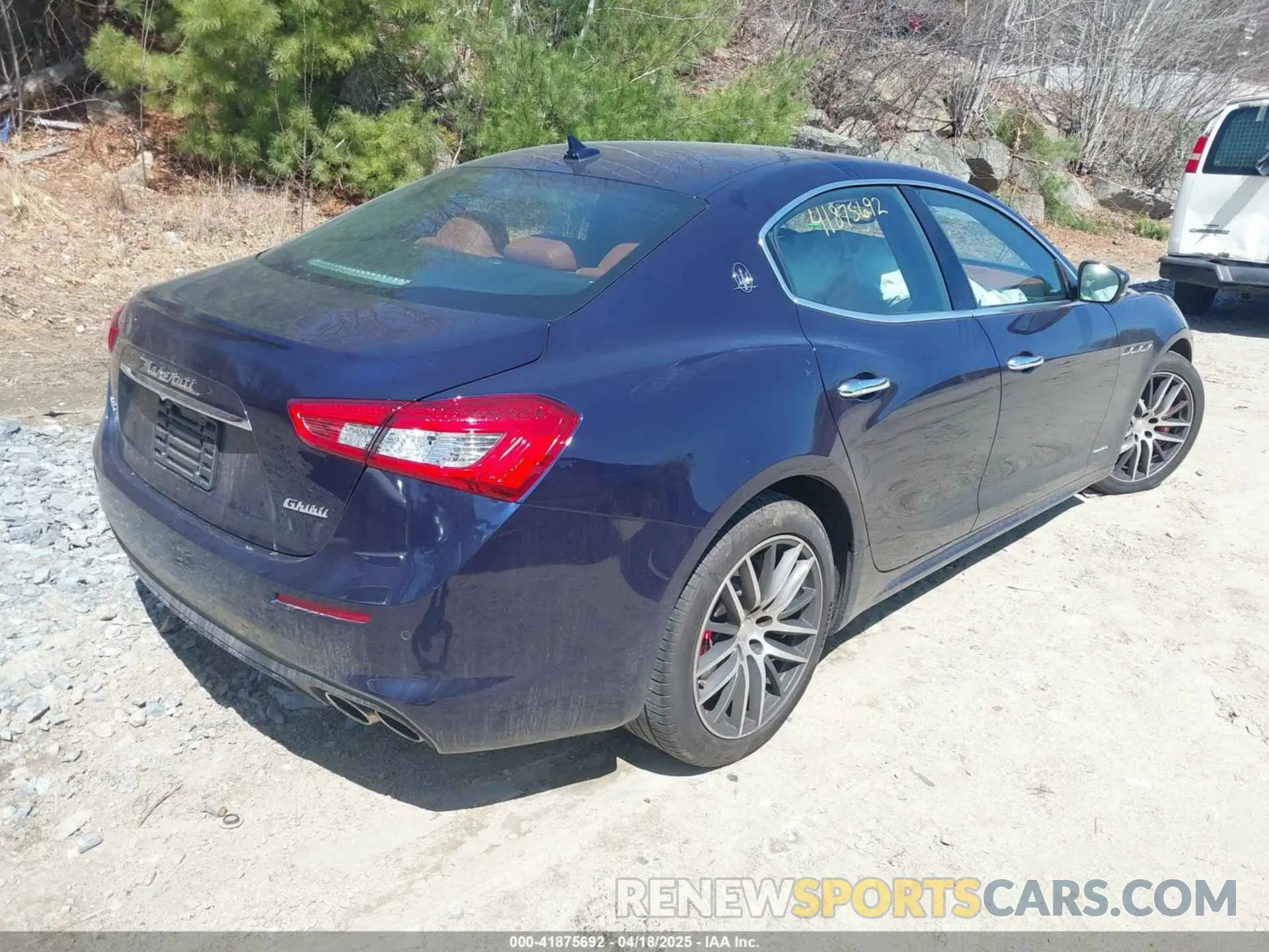 4 fotografías del automóvil dañado ZAM57YTLXK1338200 MASERATI GHIBLI 2019