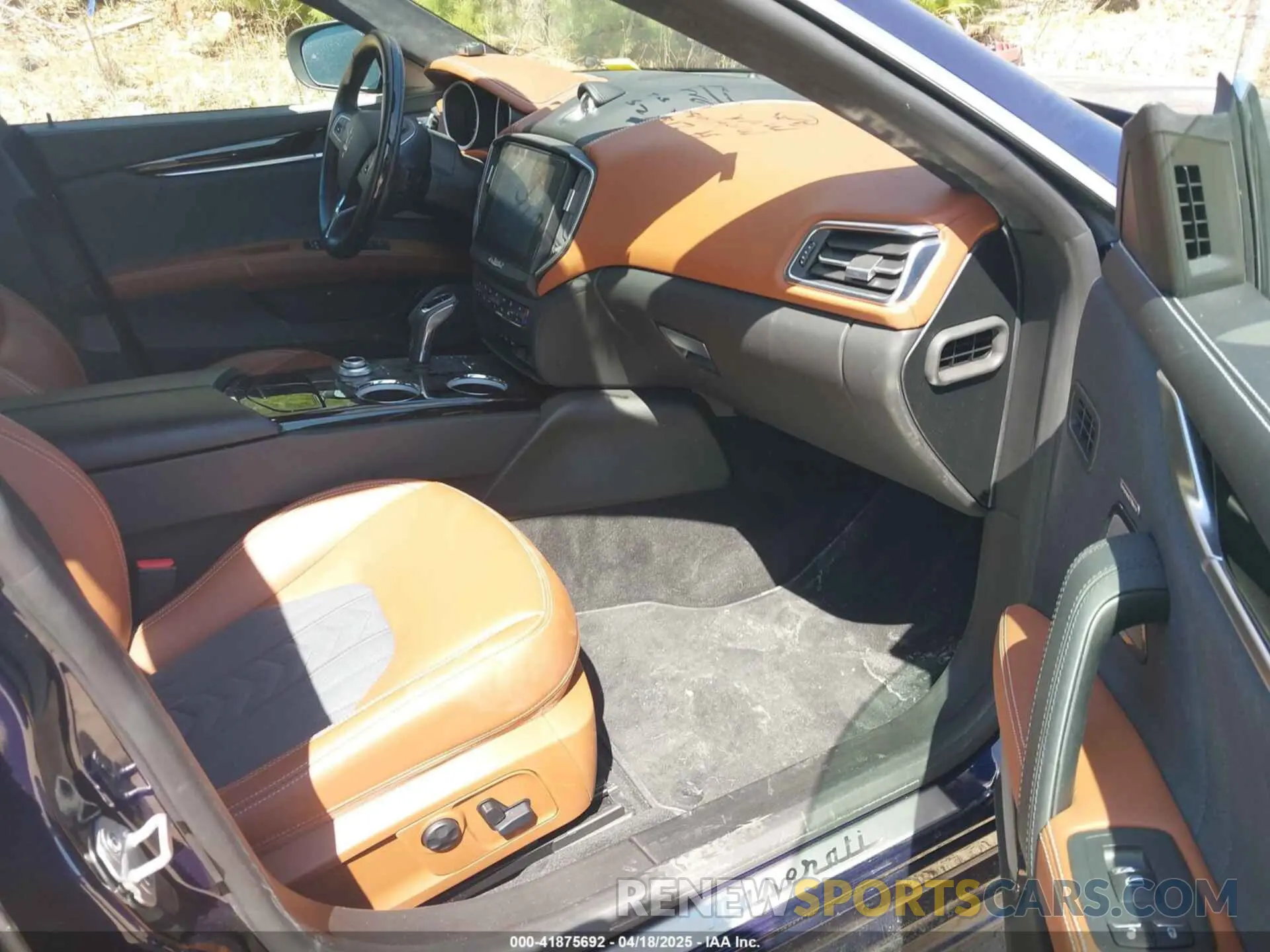 5 fotografías del automóvil dañado ZAM57YTLXK1338200 MASERATI GHIBLI 2019