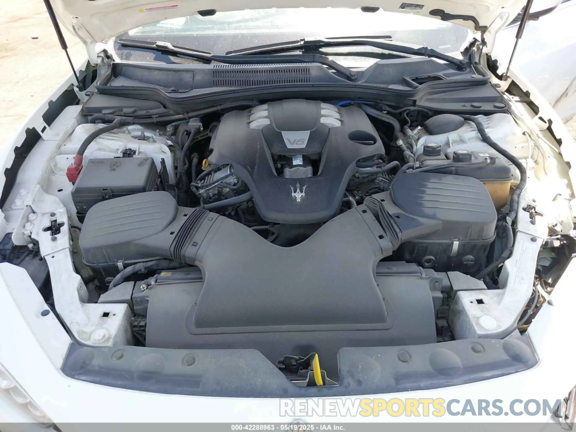 10 fotografías del automóvil dañado ZAM57XSA7L1344404 MASERATI GHIBLI 2020