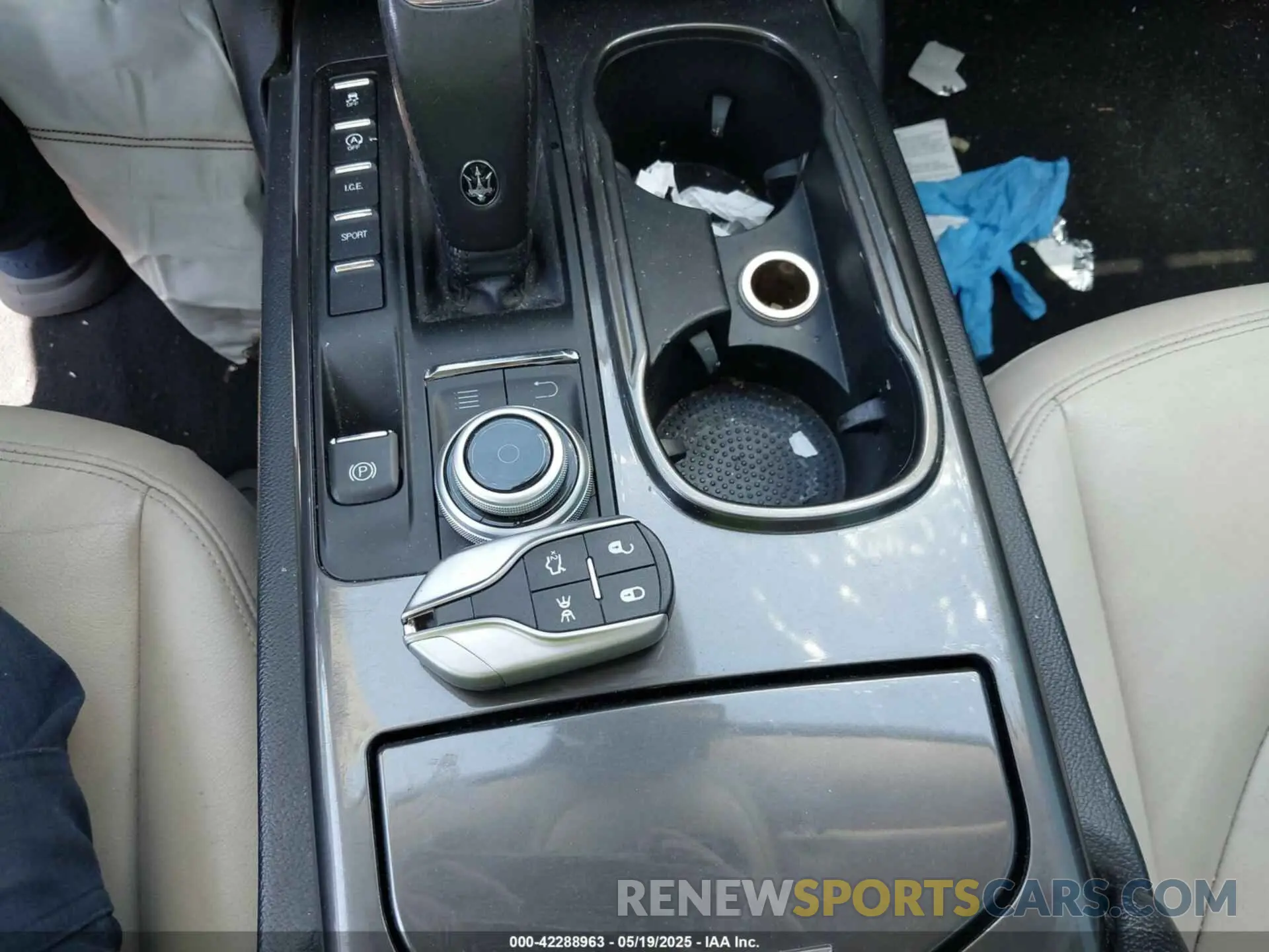11 fotografías del automóvil dañado ZAM57XSA7L1344404 MASERATI GHIBLI 2020