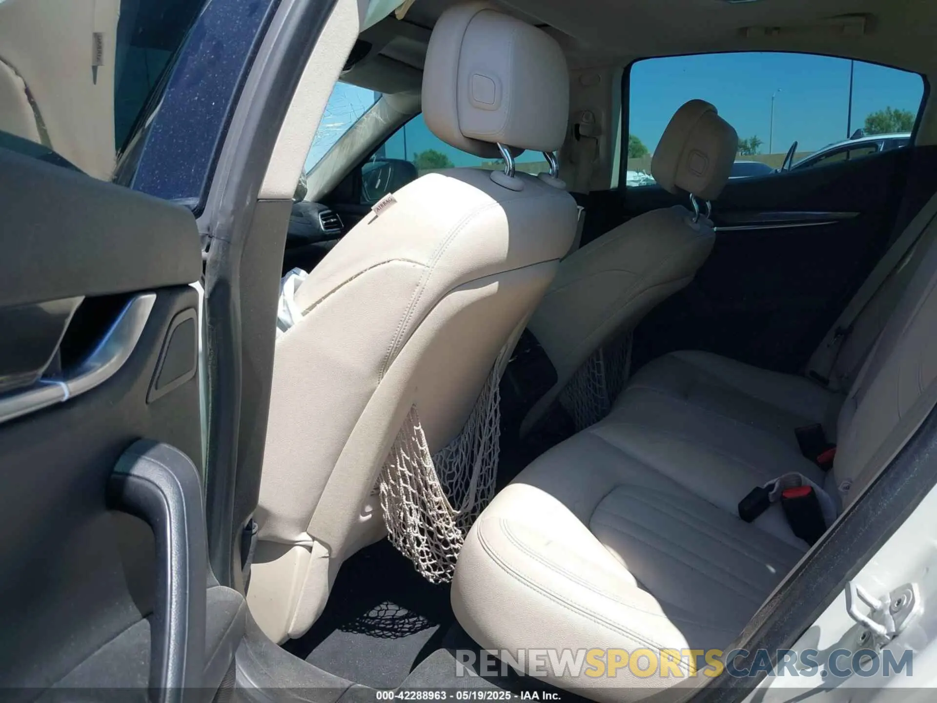 8 fotografías del automóvil dañado ZAM57XSA7L1344404 MASERATI GHIBLI 2020