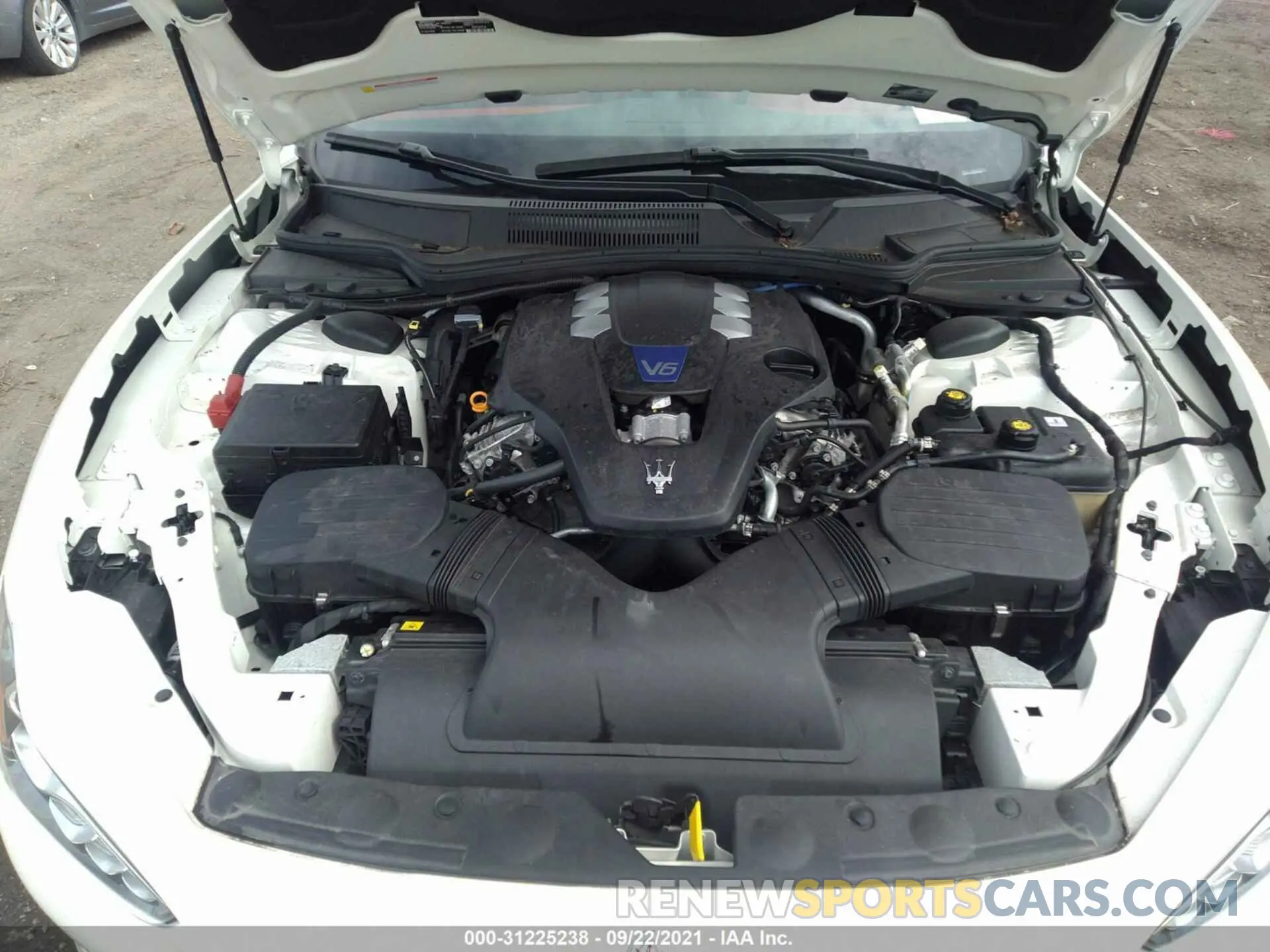 10 fotografías del automóvil dañado ZAM57YTA6L1351820 MASERATI GHIBLI 2020