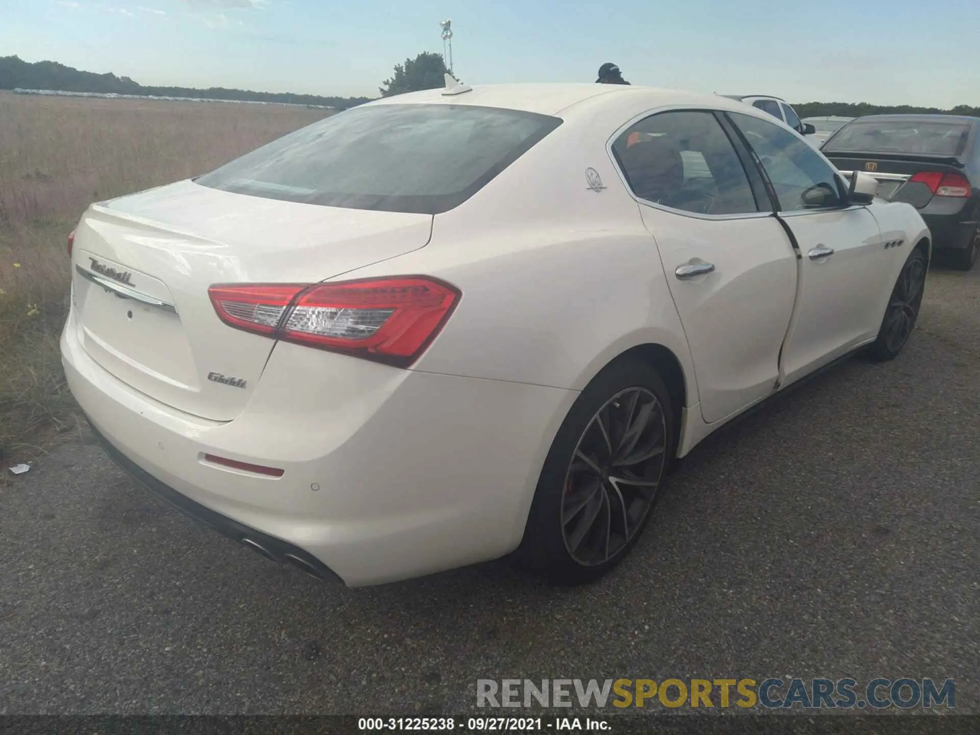 4 fotografías del automóvil dañado ZAM57YTA6L1351820 MASERATI GHIBLI 2020