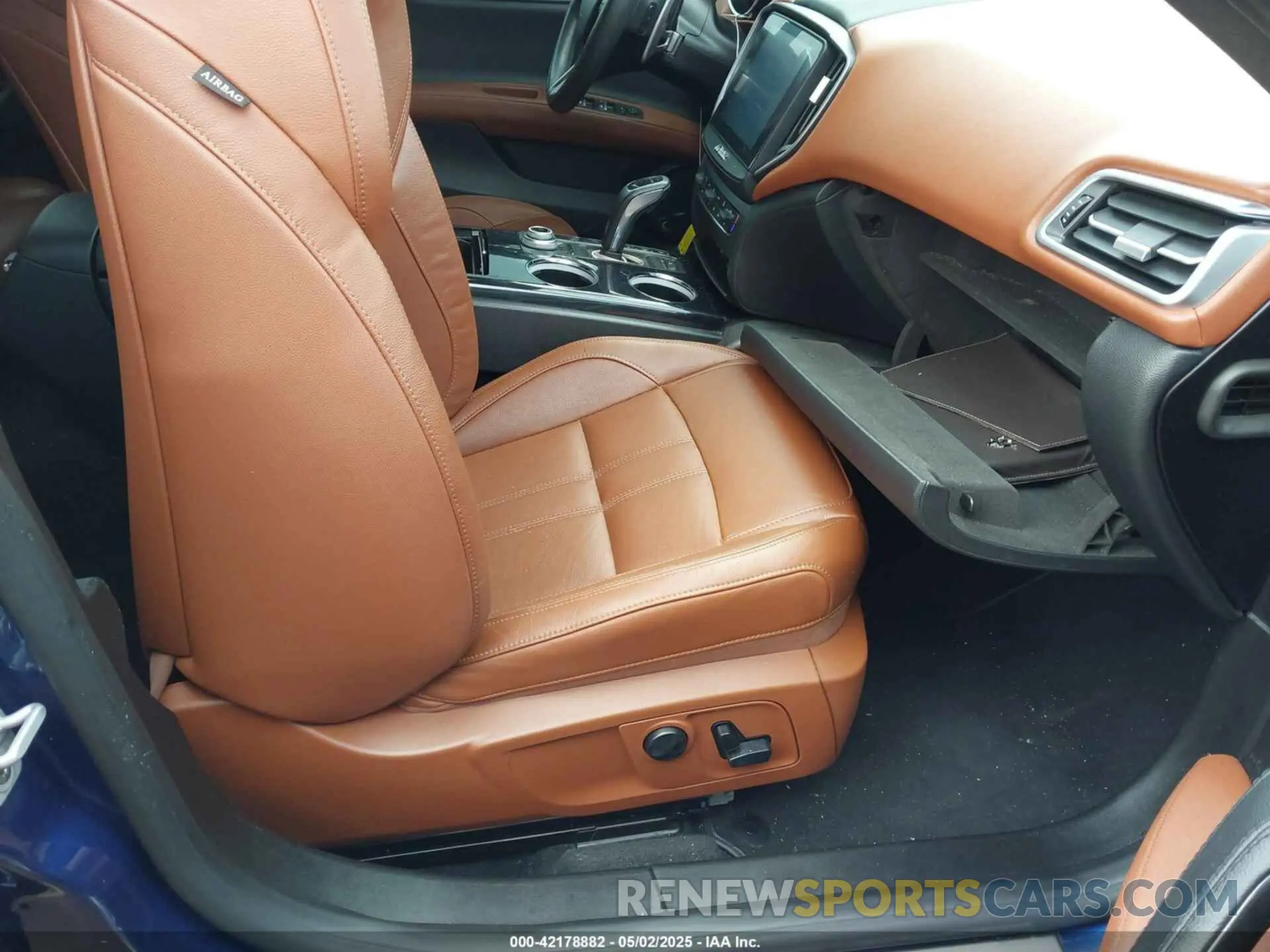 5 fotografías del automóvil dañado ZAM57YTS9L1353960 MASERATI GHIBLI 2020