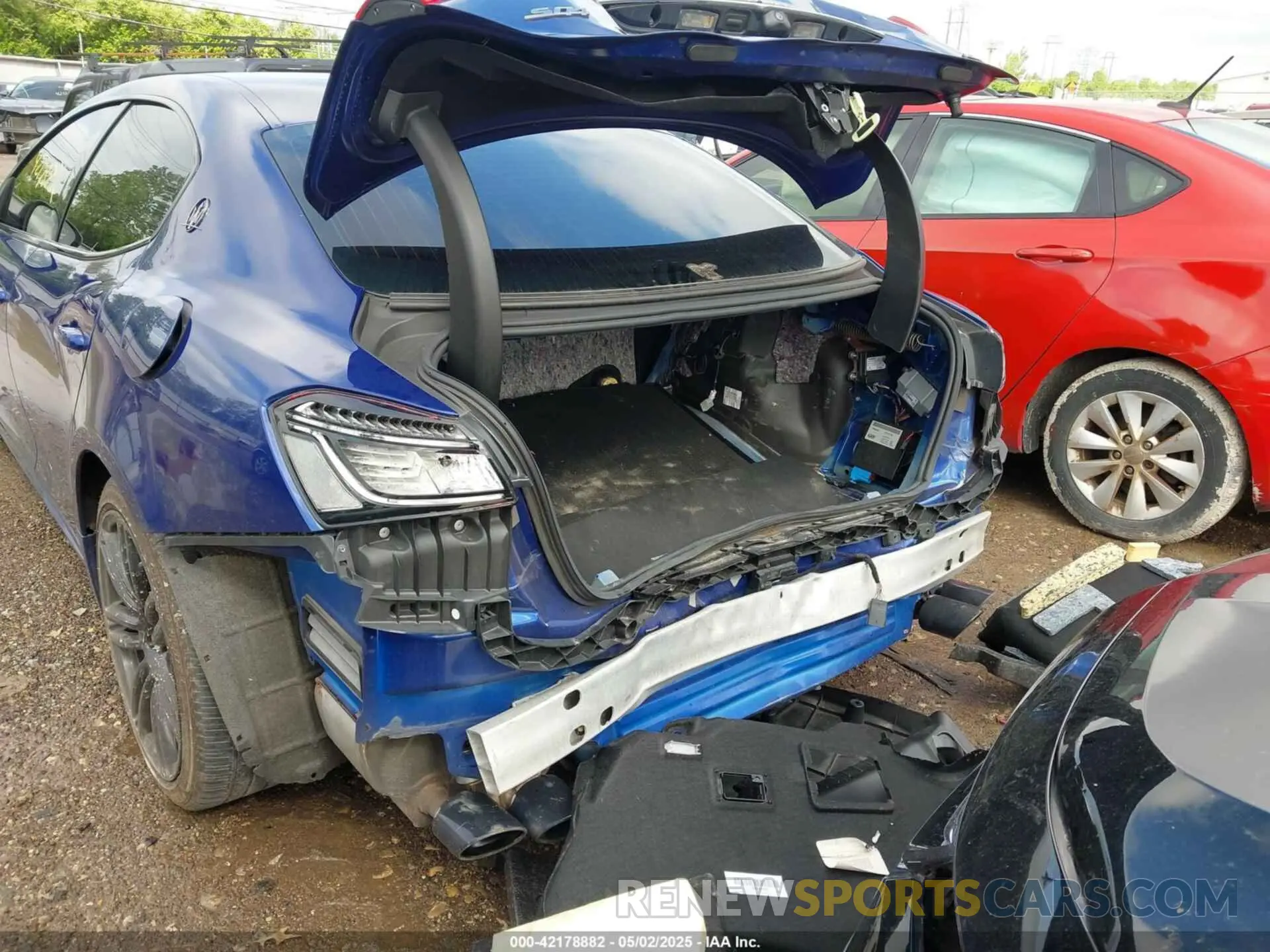 6 fotografías del automóvil dañado ZAM57YTS9L1353960 MASERATI GHIBLI 2020