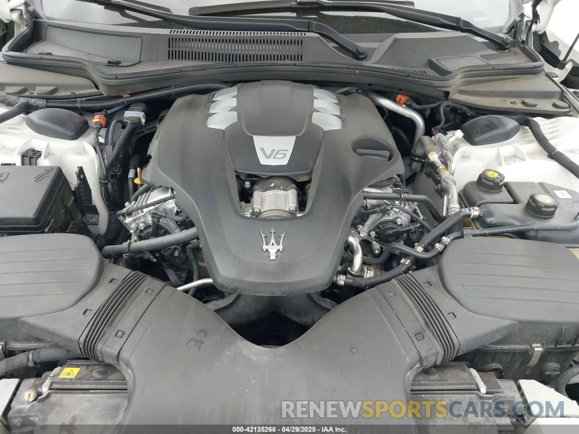 10 fotografías del automóvil dañado ZAM57XSA6M1369960 MASERATI GHIBLI 2021